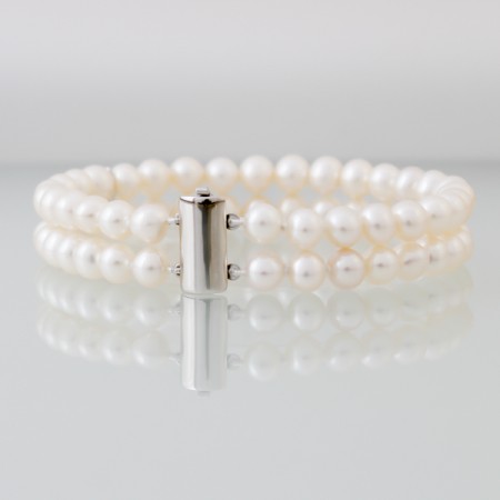 Kobu Parels dubbele zoetwaterparelarmband met parels van 6.5x6mm. en een zilveren slot