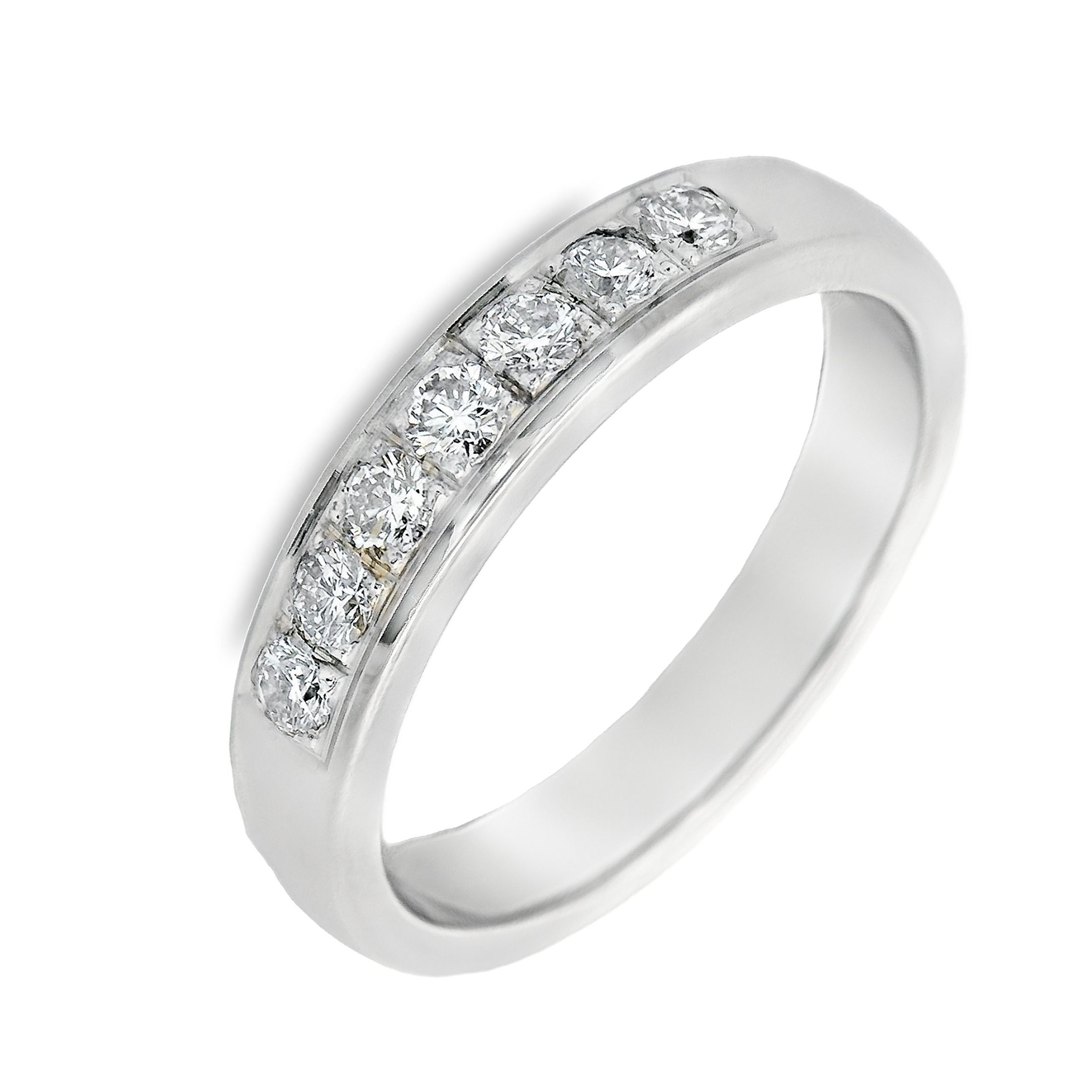 Deze ring van Louis Bros is vervaardigd uit 14 karaat witgoud (5.45 gr.) en is gezet met 7 briljant geslepen diamanten met een totaalgewicht van 0.35 ct. De ring heeft een breedte van 4 mm en dikte van 2.5 mm. Met deze ring om je vinger ben jij het stralende middelpunt bij elke gelegenheid. Deze ring bestaat uit onze lijn van exclusieve modellen sieraden met prachtige designs en van hoge kwaliteit . 
De ring is verkrijgbaar in meerdere afmetingen.