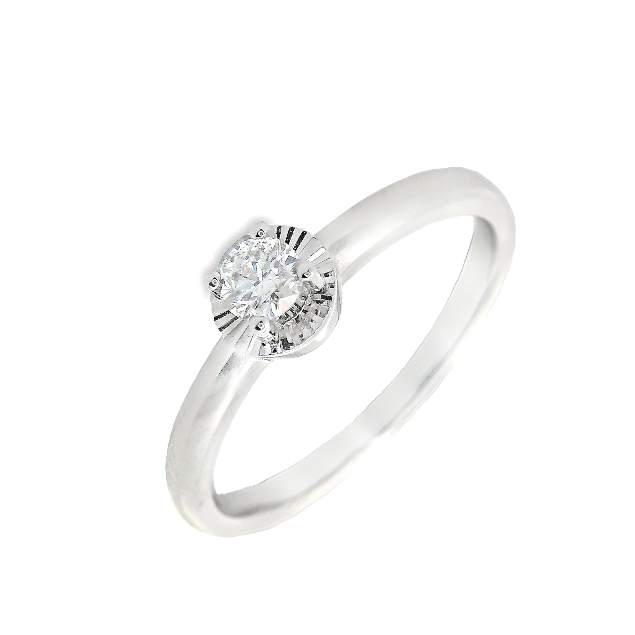 Deze ring van Louis Bros is vervaardigd uit 18 karaat witgoud (2.90. gr.) en is gezet met 1 briljant geslepen diamanten met een totaalgewicht van 0.15ct. De ring heeft een diameter van 5 mm, minimale breedte van 2 mm. en een hoogte van 3 mm.
Deze ring met een klassiek design en een diamantje in het midden is een verfijnd en elegant sieraad. De tijdloze uitstraling van het witgoud wordt prachtig geaccentueerd door het subtiele diamantje, dat het geheel een vleugje schittering geeft. Deze ring straalt eenvoud en stijl uit, perfect voor dagelijks dragen of als een symbolisch geschenk bij speciale gelegenheden. Het klassieke ontwerp zorgt ervoor dat deze ring nooit uit de mode raakt, waardoor het een geliefd en blijvend erfstuk zal zijn.
De ring is verkrijgbaar in meerdere afmetingen.
