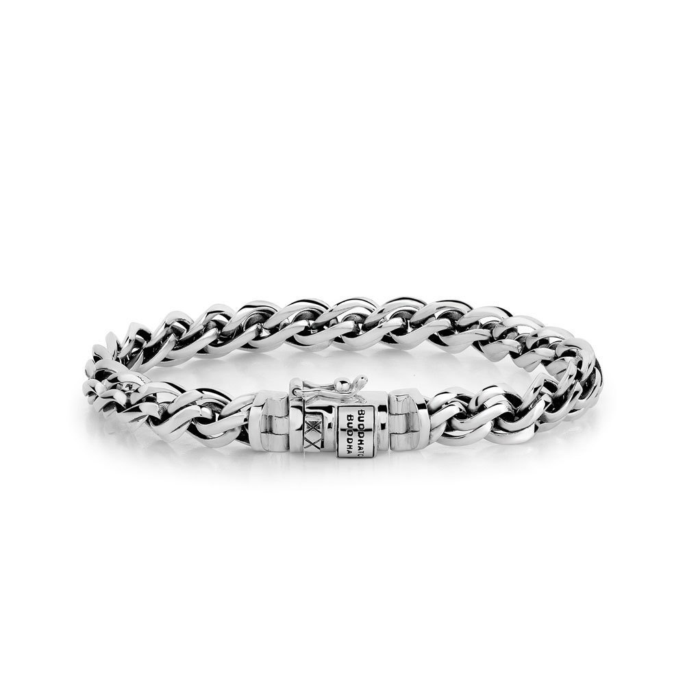 De Junior (XS) Collectie van Buddha to Buddha was in eerste instantie gemaakt voor kinderen, maar omdat deze ook makkelijk te dragen zijn door volwassenen wordt deze ook steeds vaker door deze groep gekocht. De armbanden zijn iets smaller uitgevoerd dus voor wie graag een Buddha to Buddha armband wil dragen maar niet een te opvallende armband wil hebben is deze collectie perfect. Een prachtig voorbeeld is deze Buddha to Buddha J226 Francis XS zilveren armband met zijn mooie slanke geweven S vormige schakels. Het glimmende zilver en het donkere zilver binnenin geven een prachtig effect. De Francis XS armband is verkrijgbaar in drie maten namelijk; de J226 C Francis XS lengte 16 cm, J226 D Francis XS lengte 18 cm en de J226 E Francis XS lengte 19 cm. 