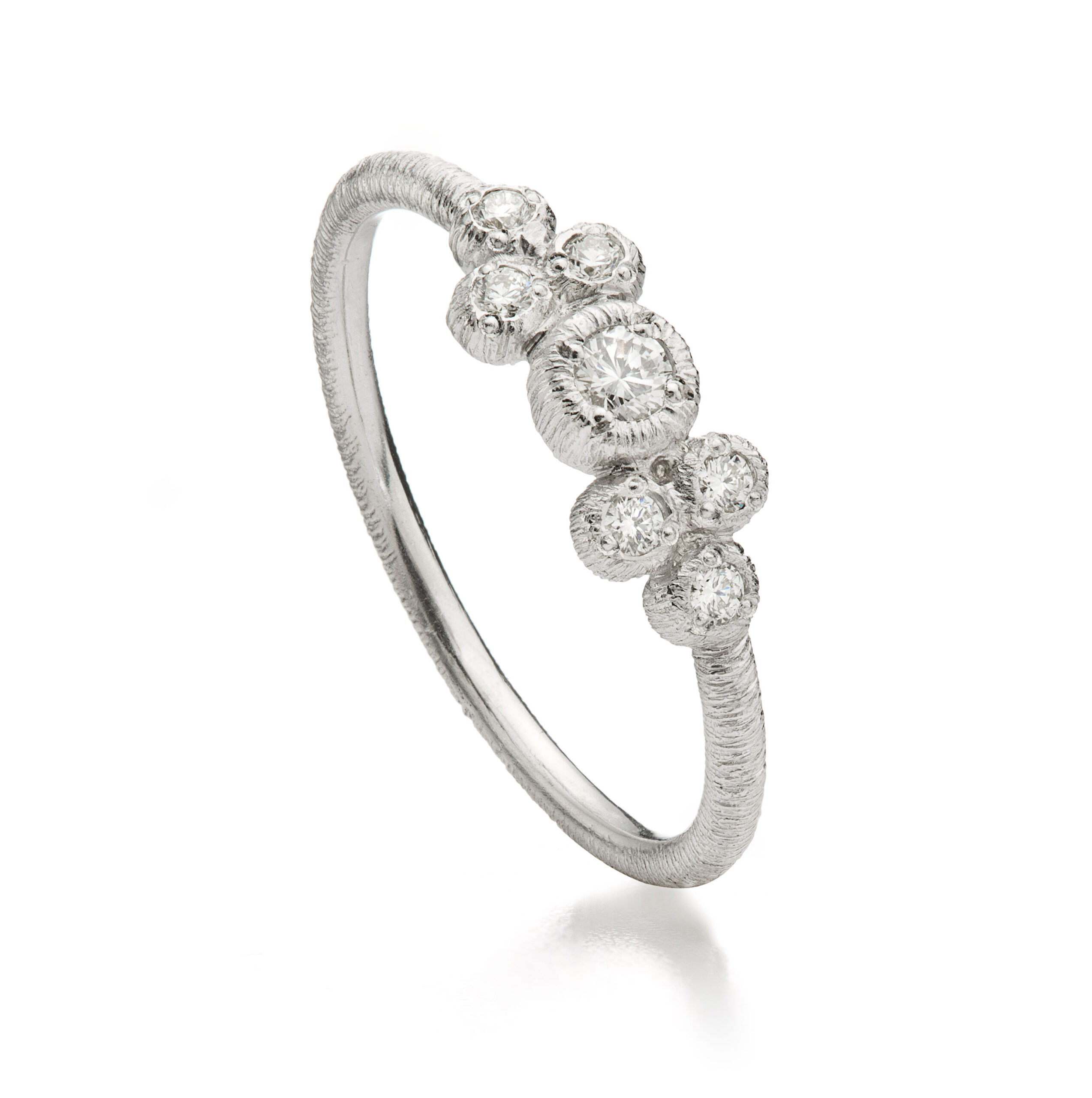 een 18 krt witgouden ring van brigitte adolph model Kassopeia met 7 diamantjes briljant geslepen totaal 0.134 crt.