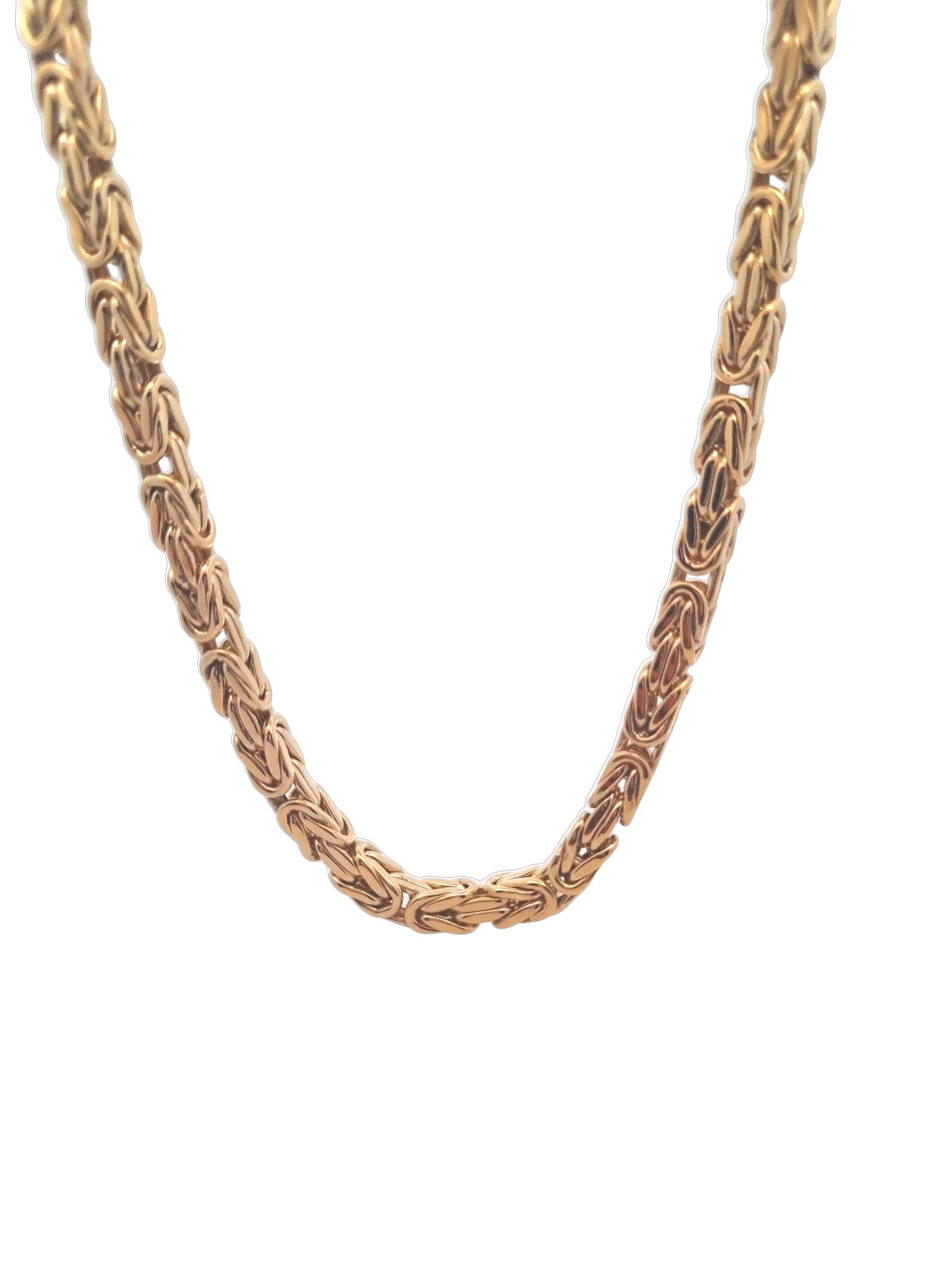 Deze koningsschakel collier van Louis Bros is vervaardigd uit 14kraat geelgoud (50.65 gr) .Het collier heeft een lengte van 65 cm en een dikte van 6 mm. 
Dit collier voor heren is een krachtig en stijlvol accessoire. Het stevige koningsschakelpatroon straalt robuustheid en mannelijkheid uit, perfect voor de zelfverzekerde man. Dit stoere collier combineert tijdloze klasse met een eigentijdse uitstraling, waardoor het zowel voor dagelijks gebruik als speciale gelegenheden geschikt is. Een sieraad dat elke outfit een krachtige en elegante touch geeft.