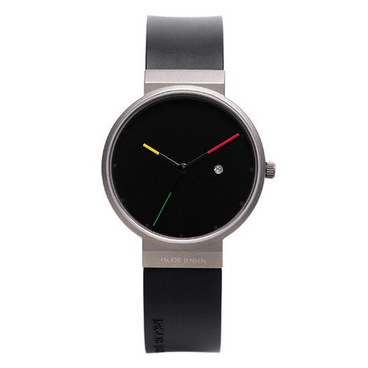 Dit is een horloge van het merk Jacob Jensen. Dit horloge komt uit de serie Titanium.

De specificaties van dit horloge zijn: 
Kast:
Kastmateriaal: Titanium
Kastkleur: grijs
Kastmaat: 35 mm
Wijzerplaatkleur: zwart

Band: 
Bandmateriaal: Rubber

Overige specificaties:
Waterdichtheid: 3 ATM / 30 Meters / 100 Feet
Glassoort: Saffier kristal
Analoog
