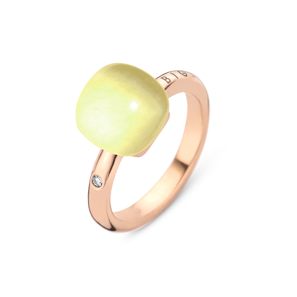Deze Mini Sweety ring is vervaardigd in 18 kt roségoud en afgewerkt met citroenkwarts, parelmoer en onze kenmerkende diamant van 0,02 karaat.

De betoverende cabochons, verkrijgbaar in 50 uitzonderlijke tinten, zijn absoluut het meest opvallende kenmerk van BIGLI. De collectie werd gecreëerd met behulp van een ingenieuze superpositietechniek waarbij verschillende lagen steen worden gecombineerd om telkens nieuwe kleuren en verschillende tinten en intensiteiten te creëren.