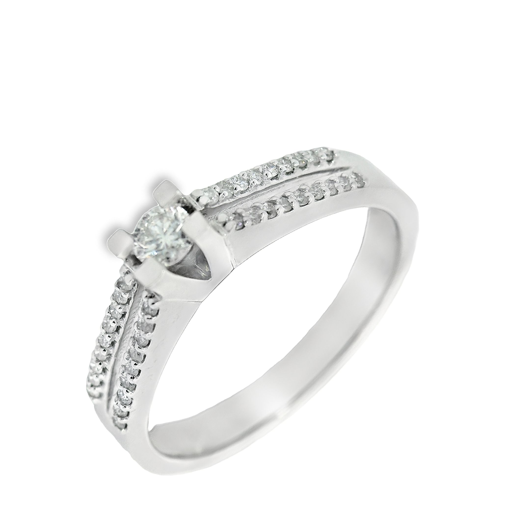 Deze ring van Louis Bros is vervaardigd uit 18 karaat witgoud (3.39 gr.) en is gezet met 37 briljant geslepen diamanten met een totaalgewicht van 0.24ct. De ring heeft een diameter van 3 mm, minimale breedte van 3 mm. en een hoogte van 6 mm. Deze ring heeft een modern en design-achtig ontwerp. Het witgoud geeft de ring een strakke en eigentijdse uitstraling, terwijl het steentje in het midden het middelpunt van de ring vormt. De steentjes aan de zij kanten voegen een extra touch van stijl en dynamiek toe. Met zijn moderne design is deze ring perfect voor diegenen die houden van een eigentijds en uniek sieraad. Het zal zeker de aandacht trekken en je vinger laten stralen! 
De ring is verkrijgbaar in meerdere afmetingen.