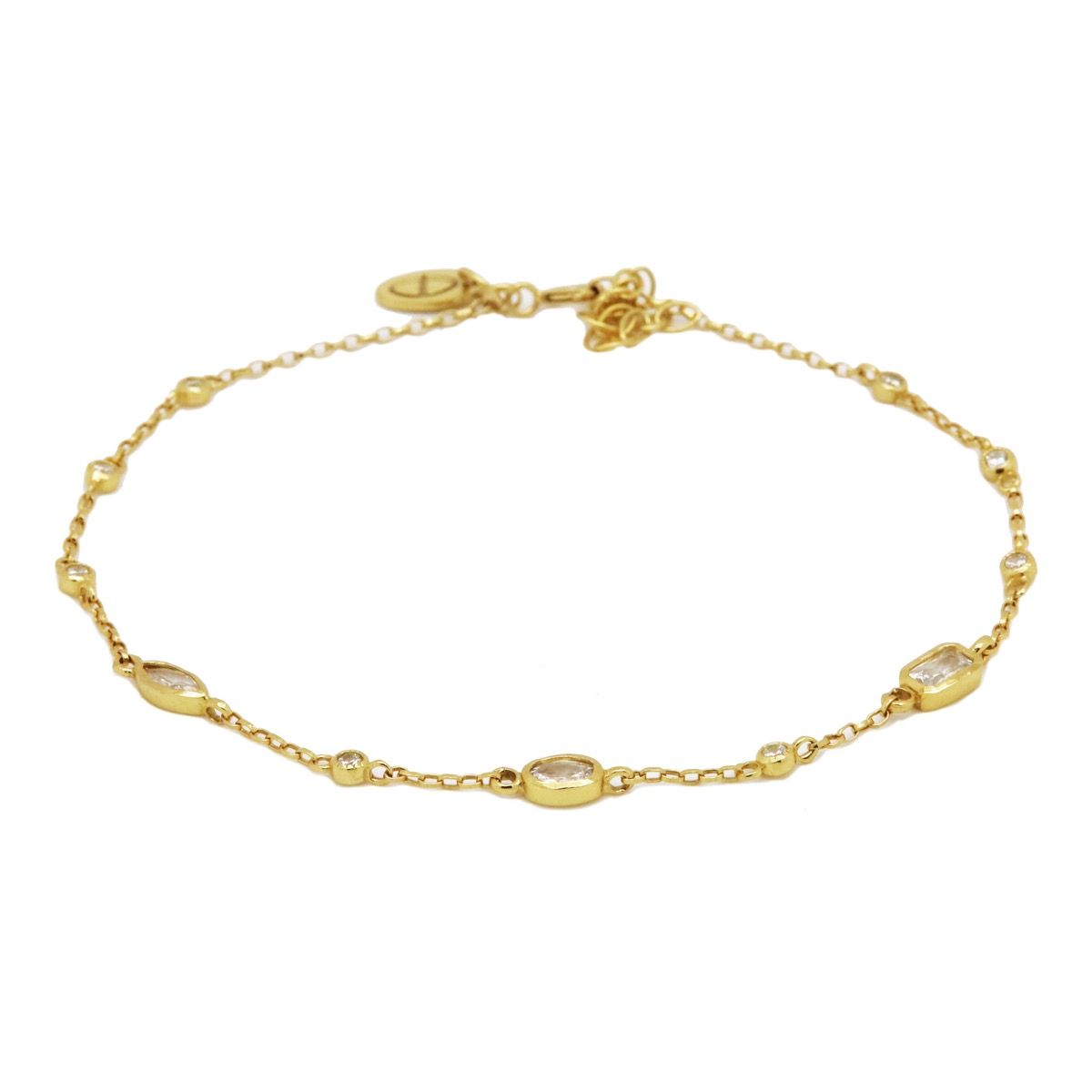 Alle enkelbandjes van 925 sterling zilver zijn 24 cm lang en het verstelbare bandje is 4 cm. Ze zijn verkrijgbaar in zilver of met een 14K gouden of roségouden plating. Je kunt ze zo dragen, maar het is ook een perfect enkelbandje om te mixen en matchen met onze kristallen kralen enkelbandjes!

