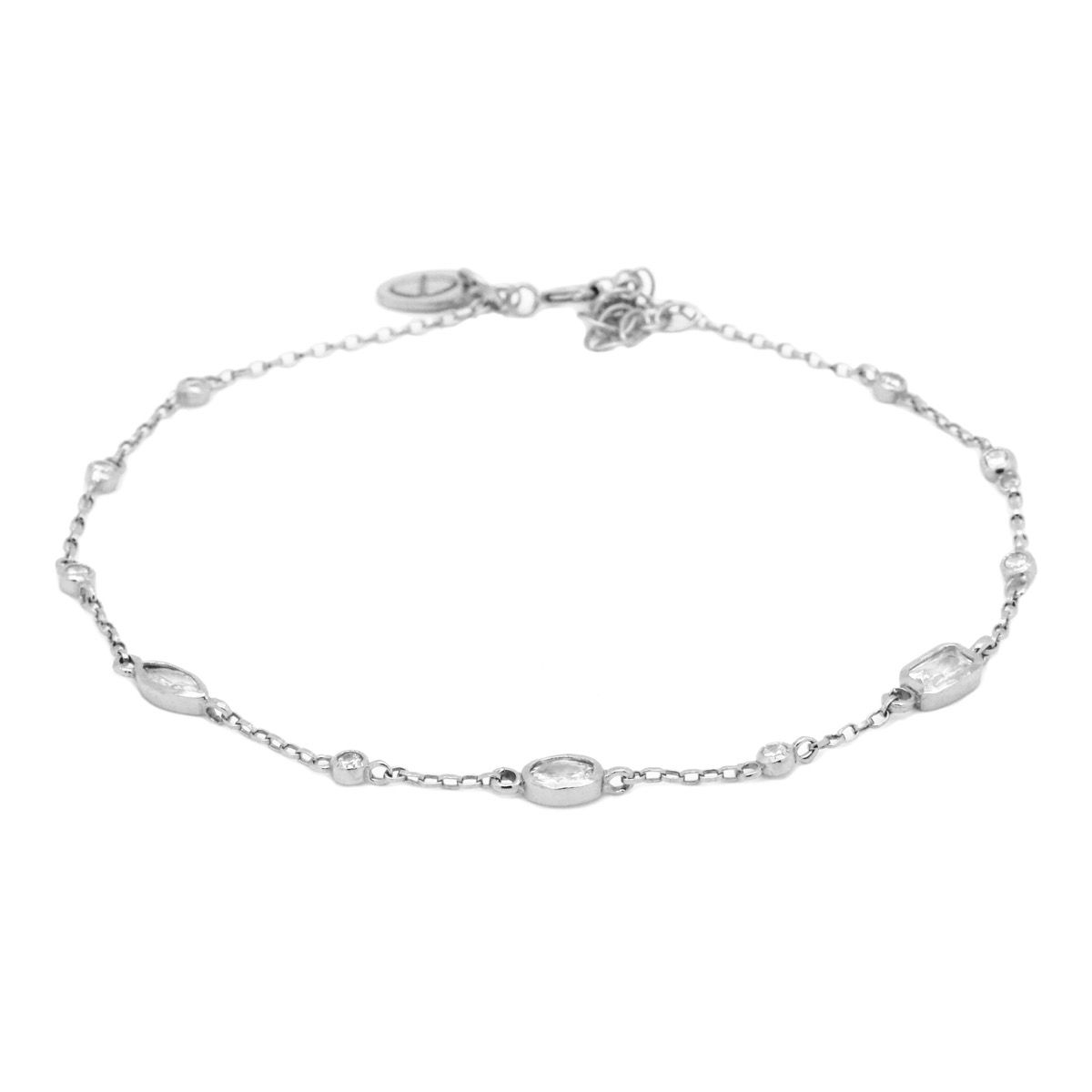 Alle enkelbandjes van 925 sterling zilver zijn 24 cm lang en het verstelbare bandje is 4 cm. Ze zijn verkrijgbaar in zilver of met een 14K gouden of roségouden plating. Je kunt ze zo dragen, maar het is ook een perfect enkelbandje om te mixen en matchen met onze kristallen kralen enkelbandjes!
