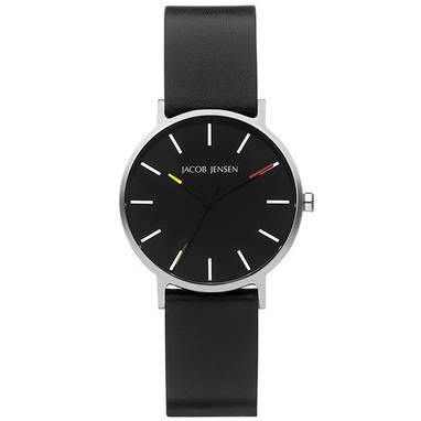 Dit is een horloge van het merk Jacob Jensen gemaakt voor dames.
De specificaties zijn als volgt:
Kastmaat: 32 mm
Kastdikte: 7
Bandlengte: 18
Bandbreedte: 16
Waterdichtheid: 5 ATM / 50 Meter / 165 Feet
