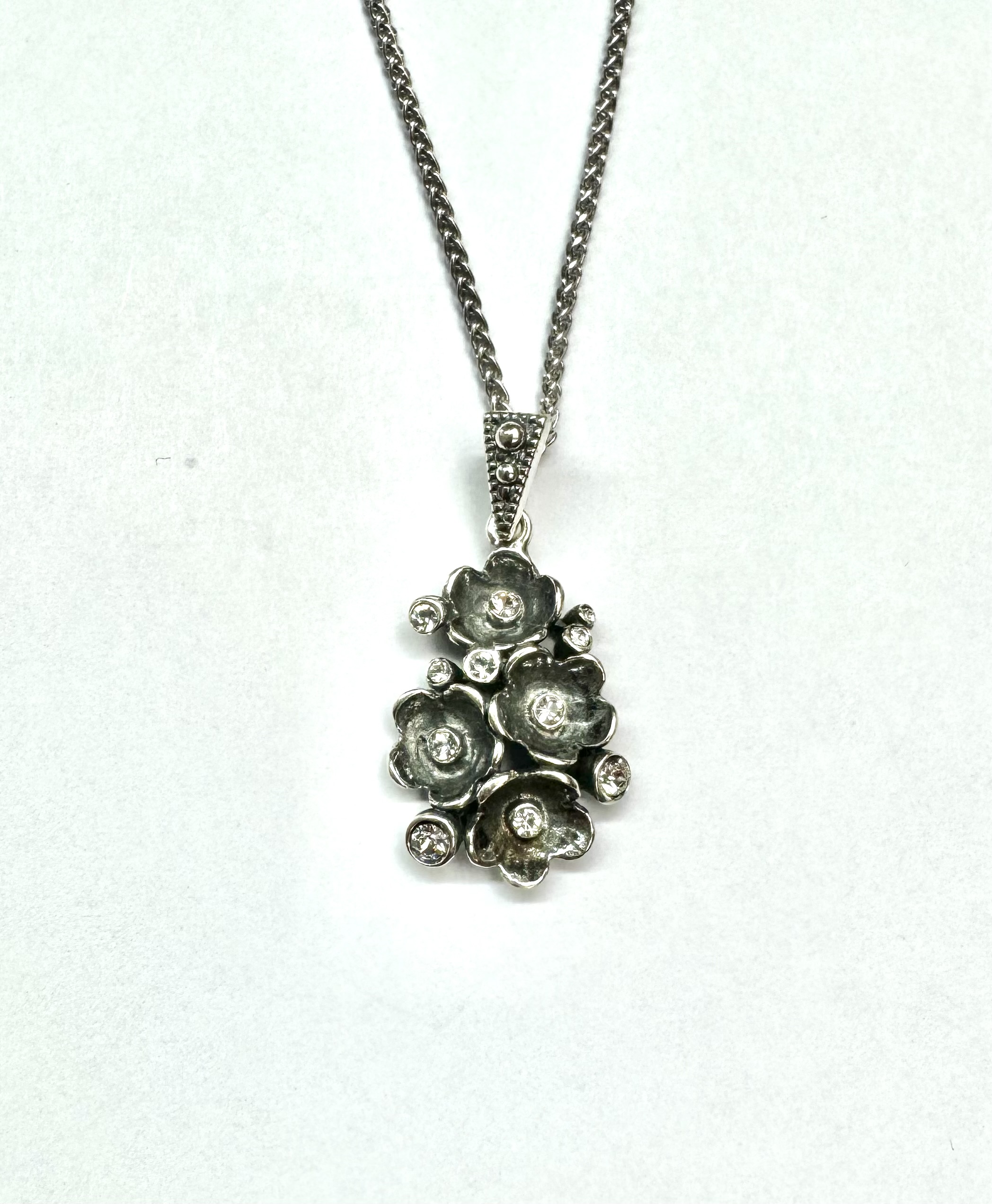 Zilver hanger bloem
