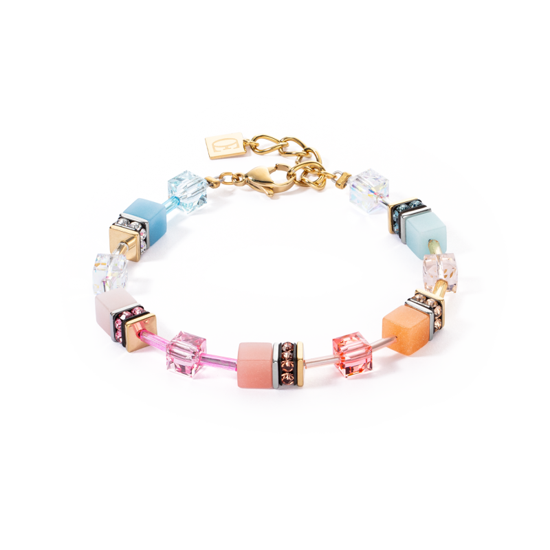 Verfrissende tinten blauw en turkoois, delicaat rosé, roze en stralend abrikoos zorgen voor een goed humeur en levensvreugde. Onze designklassieker GEOCUBE® schittert dit seizoen op een bijzonder zomerse en kleurrijke manier. Deze zomer in bi-color voor meer combinatiemogelijkheden. Deze ketting kan worden gebruikt om een zilveren of gouden accent toe te voegen, afhankelijk van de outfit en accessoires.