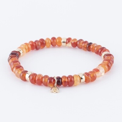 Y&G Edelsteen armband met carnelian. Edelstenen armband (6x4mm kralen) en Vijf 14 krt gouden beads & tulp logo.