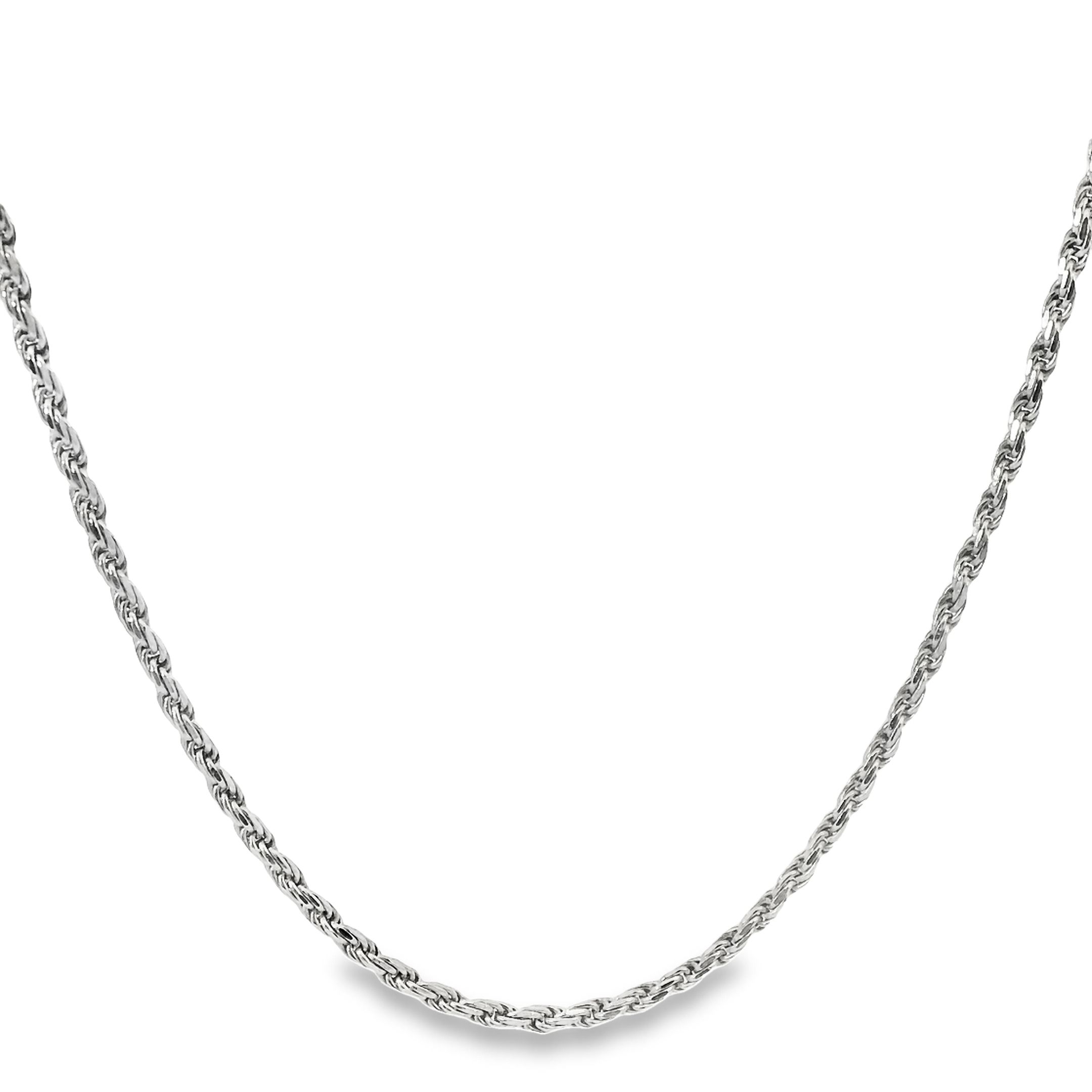 Dit collier van Louis Bros is vervaardigd uit 14 karaat witgoud (4.33 gr). Het collier heeft een lengte van 40 cm en een dikte van 1 mm. Dit collier is stijlvol, eenvoudig en gemakkelijk te combineren. Wil je deze ketting graag zien en passen? Dat kan natuurlijk! Klik op reserveer en maak een afspraak om te bekijken. Wij zorgen er dan voor dat wij dit collier op voorraad hebben in de winkel op het moment dat jij graag langskomt.
Verkrijgbaar vanaf 40 cm.