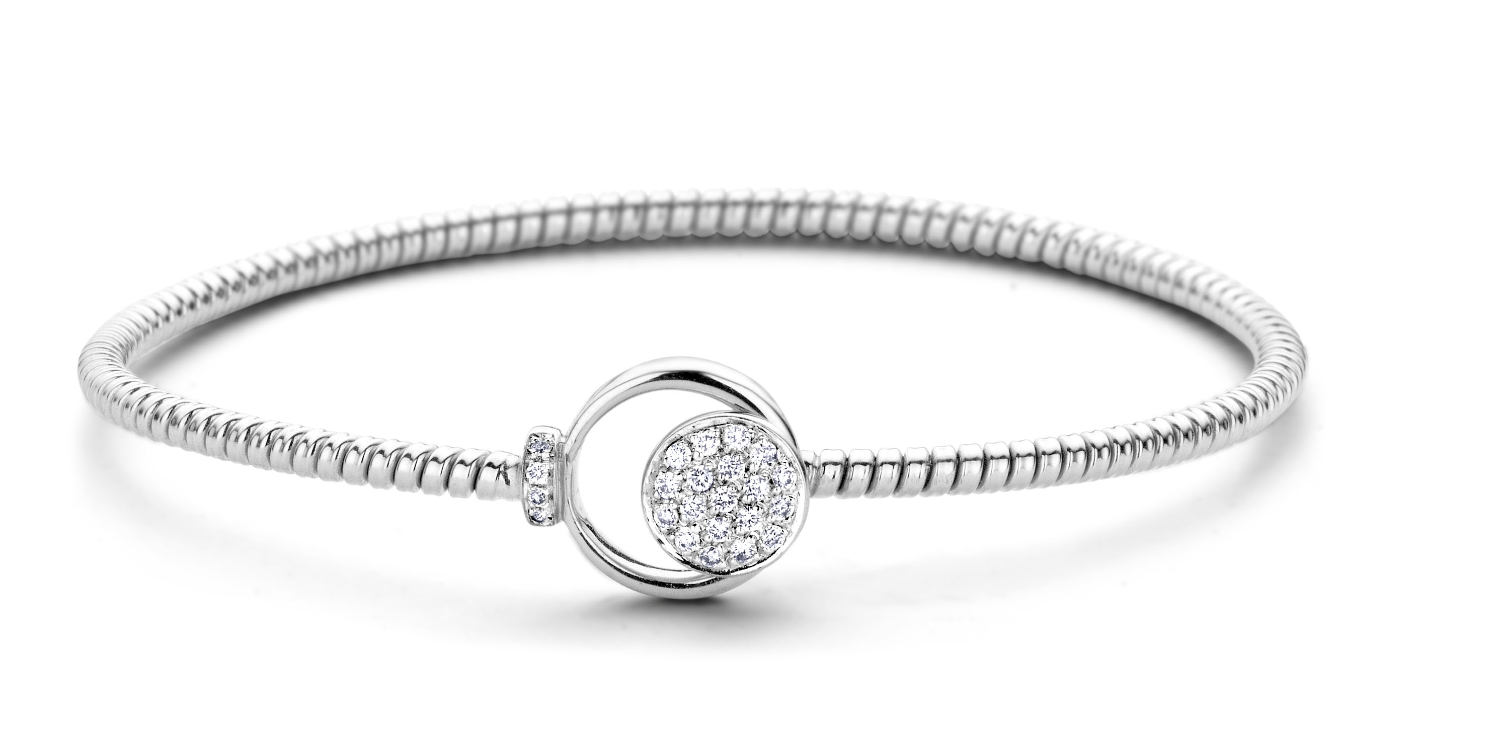 De Tirisi Jewelry Amsterdam armband, modelnummer TB2088DW, combineert elegantie en vakmanschap. Deze prachtige armband valt onder de categorie sieraden en is specifiek een armband. Draag het solo voor een verfijnde look of combineer met andere armbanden voor een stijlvolle stapel. Perfect voor zowel formele als casual gelegenheden. Een tijdloze aanvulling op elke sieradencollectie.