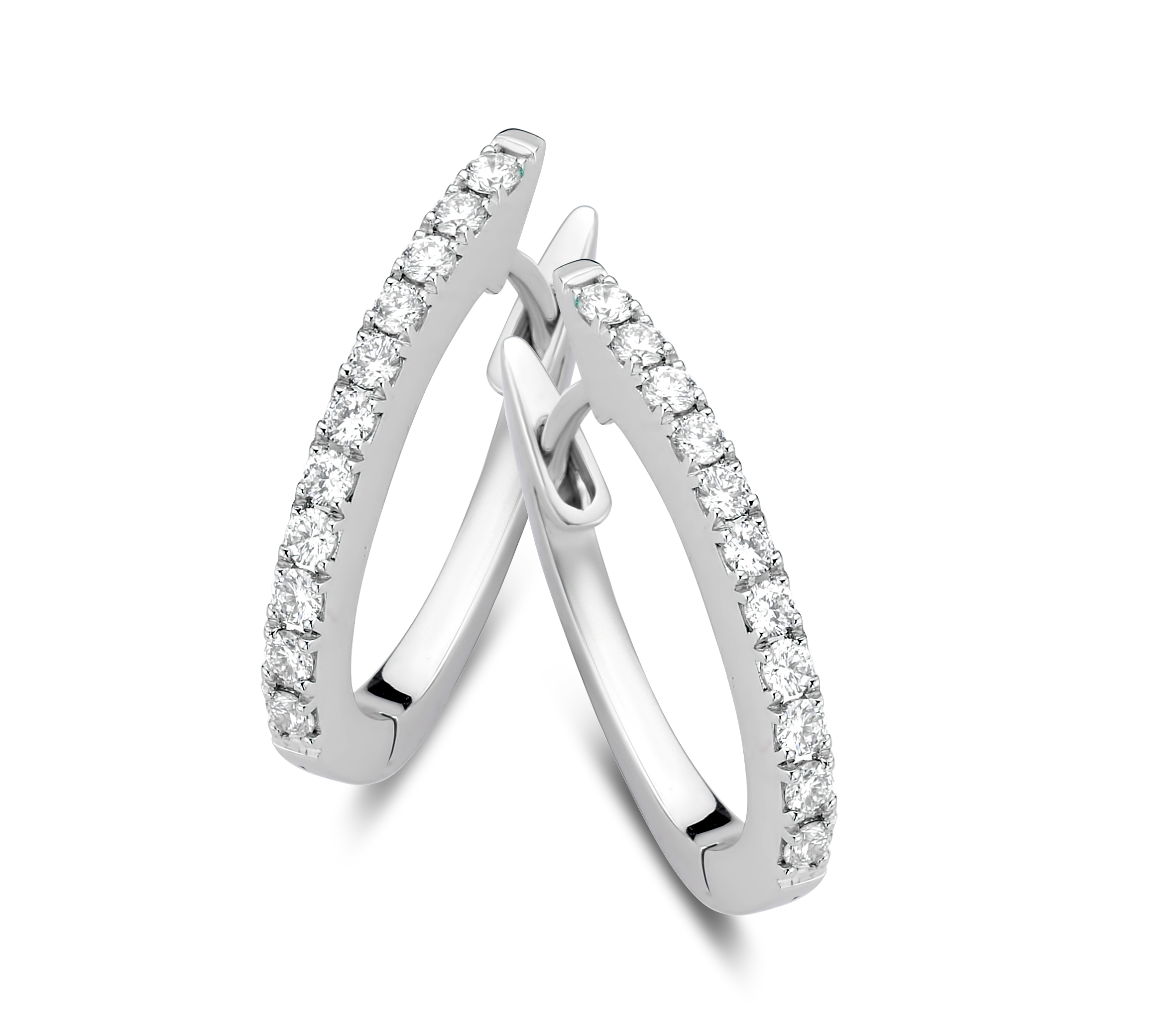 De Tirisi Jewelry Seoul Flower Due oorringen, modelnummer TE9268DW, zijn elegante creolen die behoren tot de categorie juwelen. Ze stralen verfijning en stijl uit. Draag deze oorringen voor een speciale gelegenheid of voeg ze toe aan je dagelijkse outfit voor een vleugje luxe. Combineer met opgestoken haar om ze extra te laten schitteren.