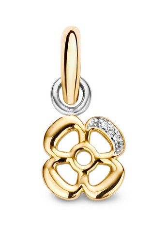 De Tirisi Moda Copacabana charm, modelnummer TM6077D(2T), is een prachtige hanger die elke outfit een unieke uitstraling geeft. Deze juweel wordt gekenmerkt door een verfijnd design en hoogwaardige afwerking. Draag het aan een elegante ketting om uw hals of combineer het met andere hangers voor een speelse look. Perfect voor elke gelegenheid.