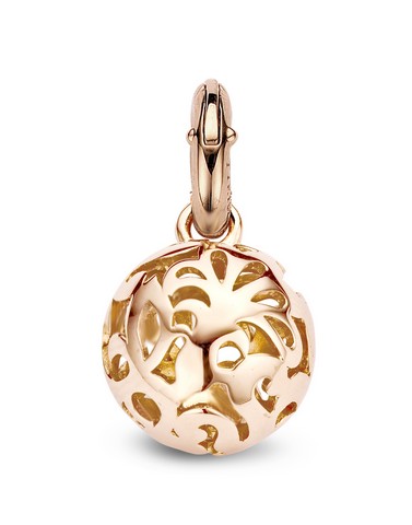 De Tirisi Moda Copacabana charm, modelnummer TM6108FP, is een prachtige hanger in de categorie juweel. Deze unieke pendant voegt elegantie toe aan elke outfit. Draag het aan een fijne ketting voor een subtiele look of combineer met andere hangers voor een speelse mix. Perfect voor zowel dagelijks gebruik als speciale gelegenheden.