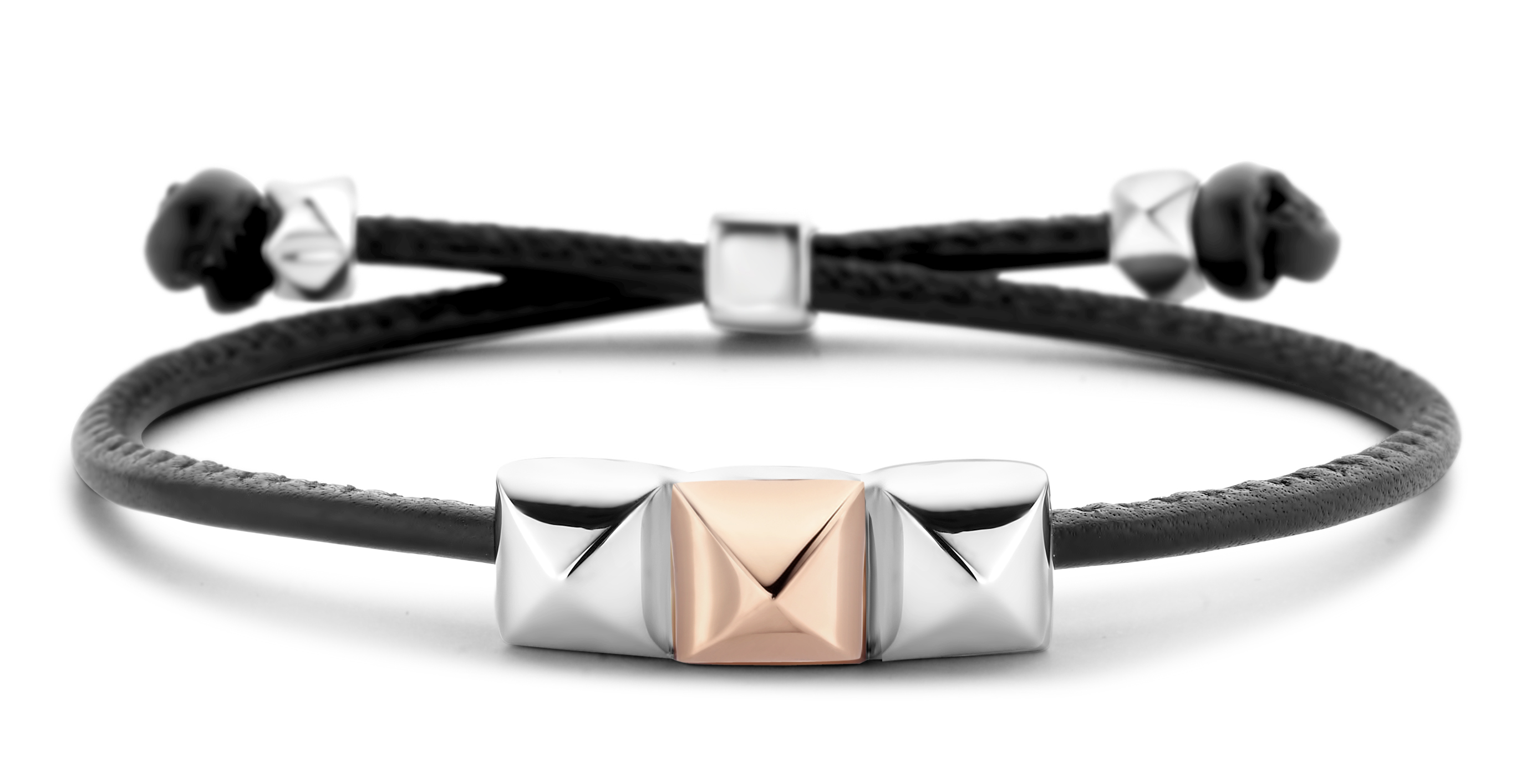 Deze Tirisi Moda Studs schuifarmband, modelnummer TM2176BL(2P), is een elegante toevoeging aan je sieradencollectie. Kenmerkend voor deze armband zijn de verfijnde studs en het verstelbare schuifsysteem voor een perfecte pasvorm. Draag deze armband solo voor een subtiele look of combineer met andere armbanden voor een trendy, gelaagde stijl. Perfect voor elke gelegenheid.