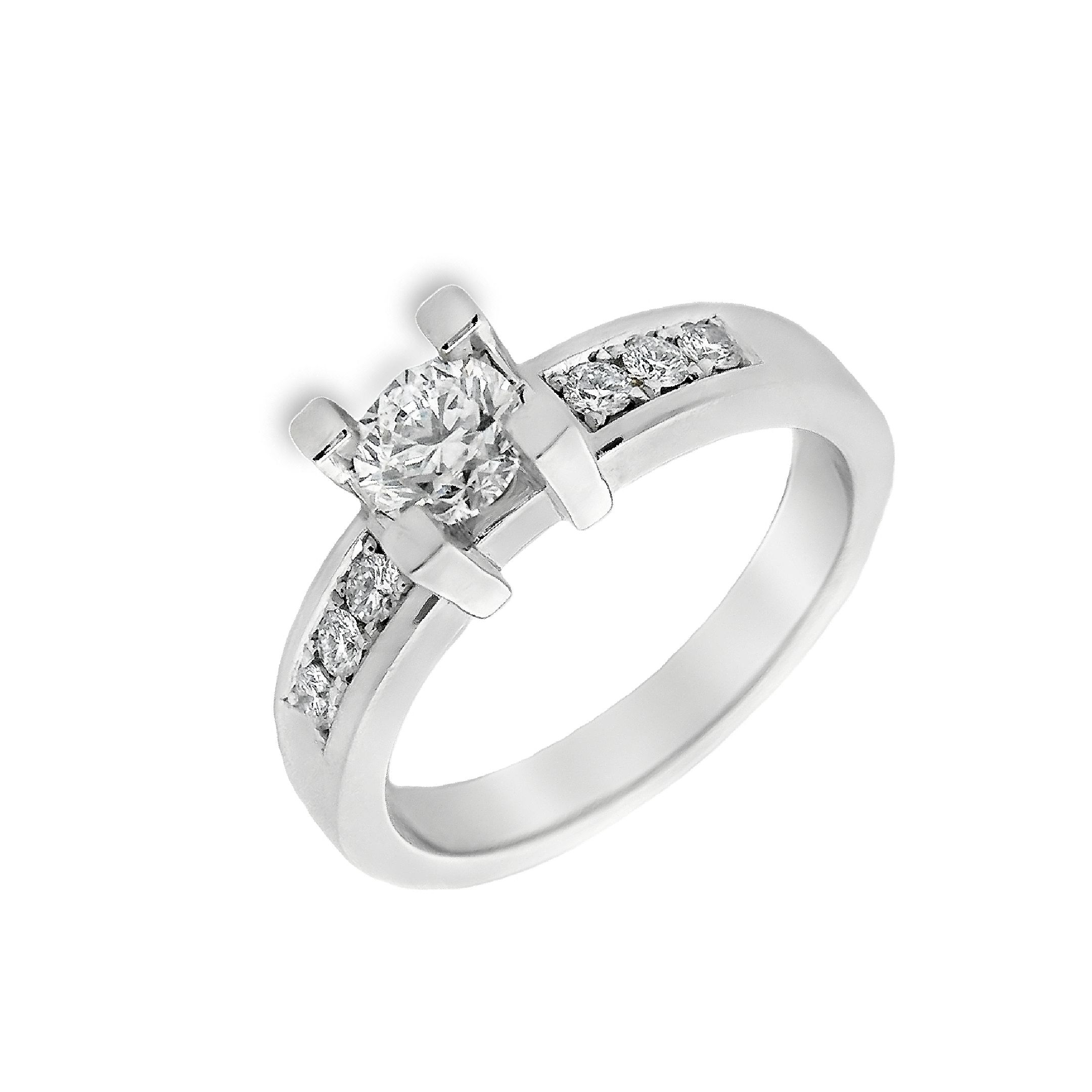 Deze ring van Louis Bros is vervaardigd uit 14 karaat witgoud (5.85gr.) en is gezet met 7 briljant geslepen diamanten met een totaalgewicht van 0.51ct. De ring heeft een diameter van 5. mm, minimale breedte van 3 mm. en een hoogte van 6. mm. Deze ring is absoluut adembenemend! Het witgoud geeft de ring een moderne en luxe uitstraling, terwijl de schitterende diamant in het midden alle aandacht trekt. De prachtige steentjes aan de zijkanten voegen extra flair en glamour toe. Met deze ring om je vinger straal je elegantie en verfijning uit. Een perfecte keuze voor iemand die op zoek is naar een exclusief sieraad dat de tand des tijds doorstaat.
De ring is verkrijgbaar in meerdere afmetingen.