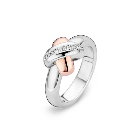 De Tirisi Moda Kisses ring, modelnummer TM1079D(2P), is een prachtige ring met een unieke en elegante uitstraling, perfect voor speciale gelegenheden. Combineer deze ring met subtiele andere sieraden om de ring te laten stralen. Draag hem op zichzelf of samen met soortgelijke accessoires voor een complete en verfijnde look. 