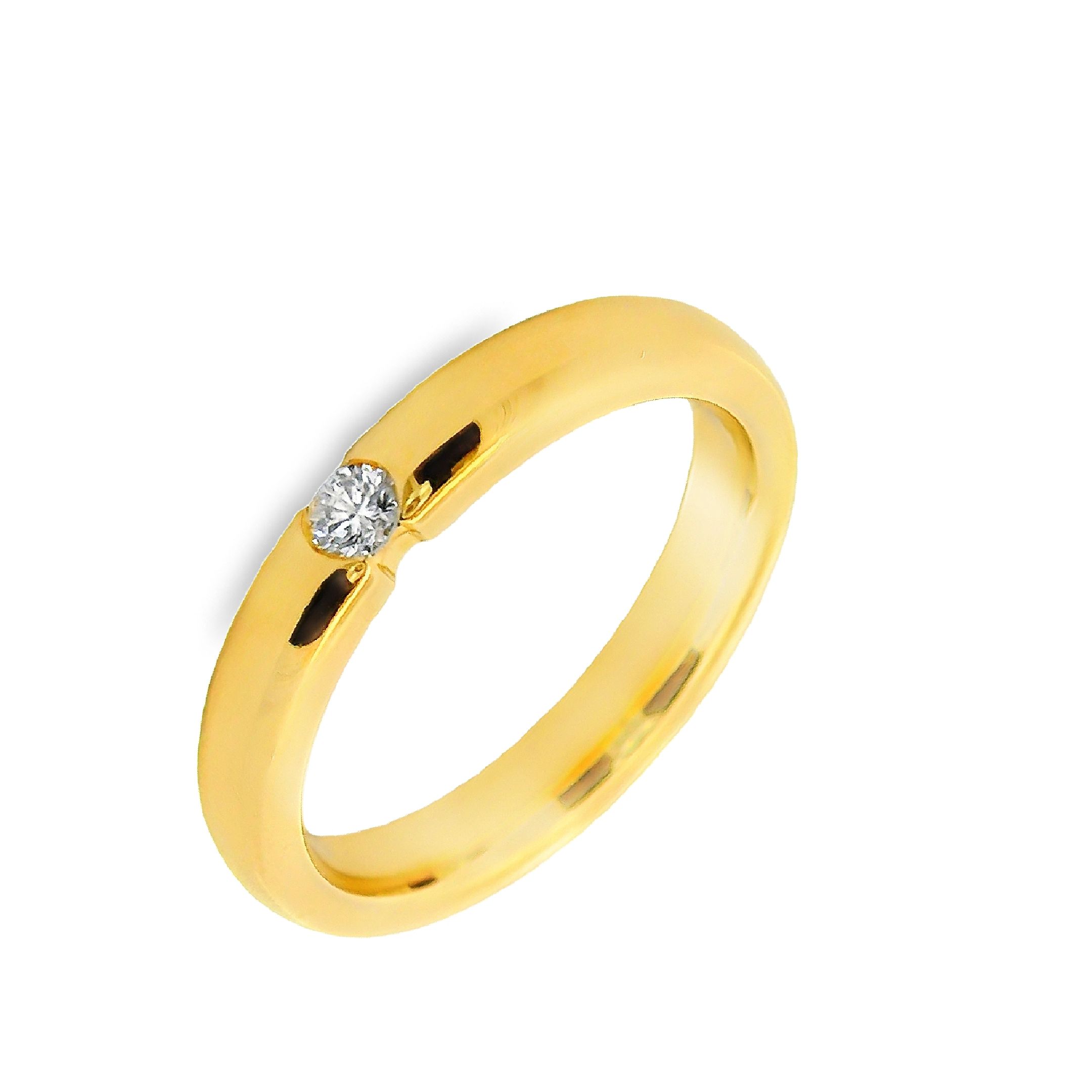 Deze ring van Louis Bros is vervaardigd uit 14 karaat geelgoud (3 gr.) en is gezet met 1 briljant geslepen diamanten met een totaalgewicht van 0.08ct. De ring heeft een breedte van 3.5 mm en een hoogte van 2 mm. De eenvoud van deze ring maakt het een tijdloos stuk dat perfect past bij elke gelegenheid, van alledaagse elegantie tot speciale momenten. Het is een subtiele herinnering aan de schoonheid van eenvoud en de kracht van verfijnde details, en zal altijd een geliefd en gewaardeerd juweel blijven voor degenen die het dragen.
De ring is verkrijgbaar in meerdere afmetingen.
