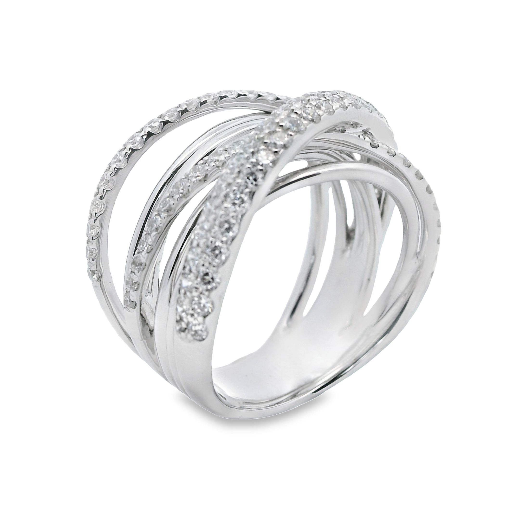 Deze exclusieve ring van Louis Bros is vervaardigd uit 14 karaat witgoud (8.90 gr.) en is gezet met 91 briljant geslepen diamanten met een totaalgewicht van 1.14 ct. De ring heeft een breedte van 14.5 mm en dikte van 4.5 mm. Met deze ring om je vinger ben jij het stralende middelpunt bij elke gelegenheid. Deze ring bestaat uit onze lijn van exclusieve modellen sieraden met prachtige designs en van hoge kwaliteit . 
De ring is verkrijgbaar in meerdere afmetingen.
