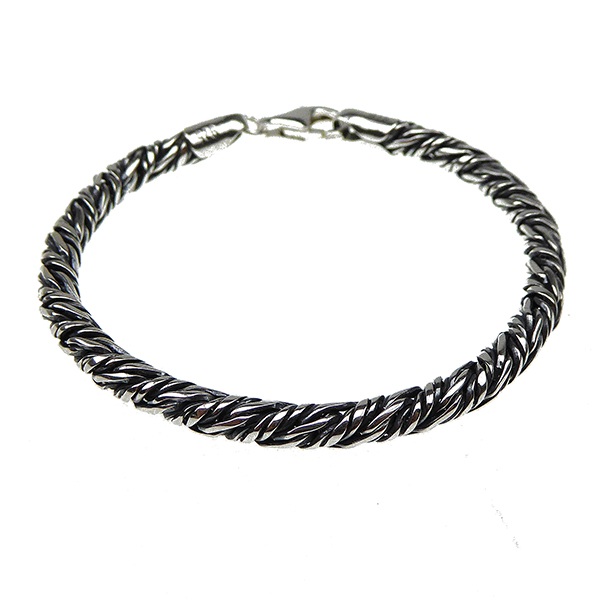 Prachtige geoxideerde massief zilveren armband met een draaglengte van 21cm.