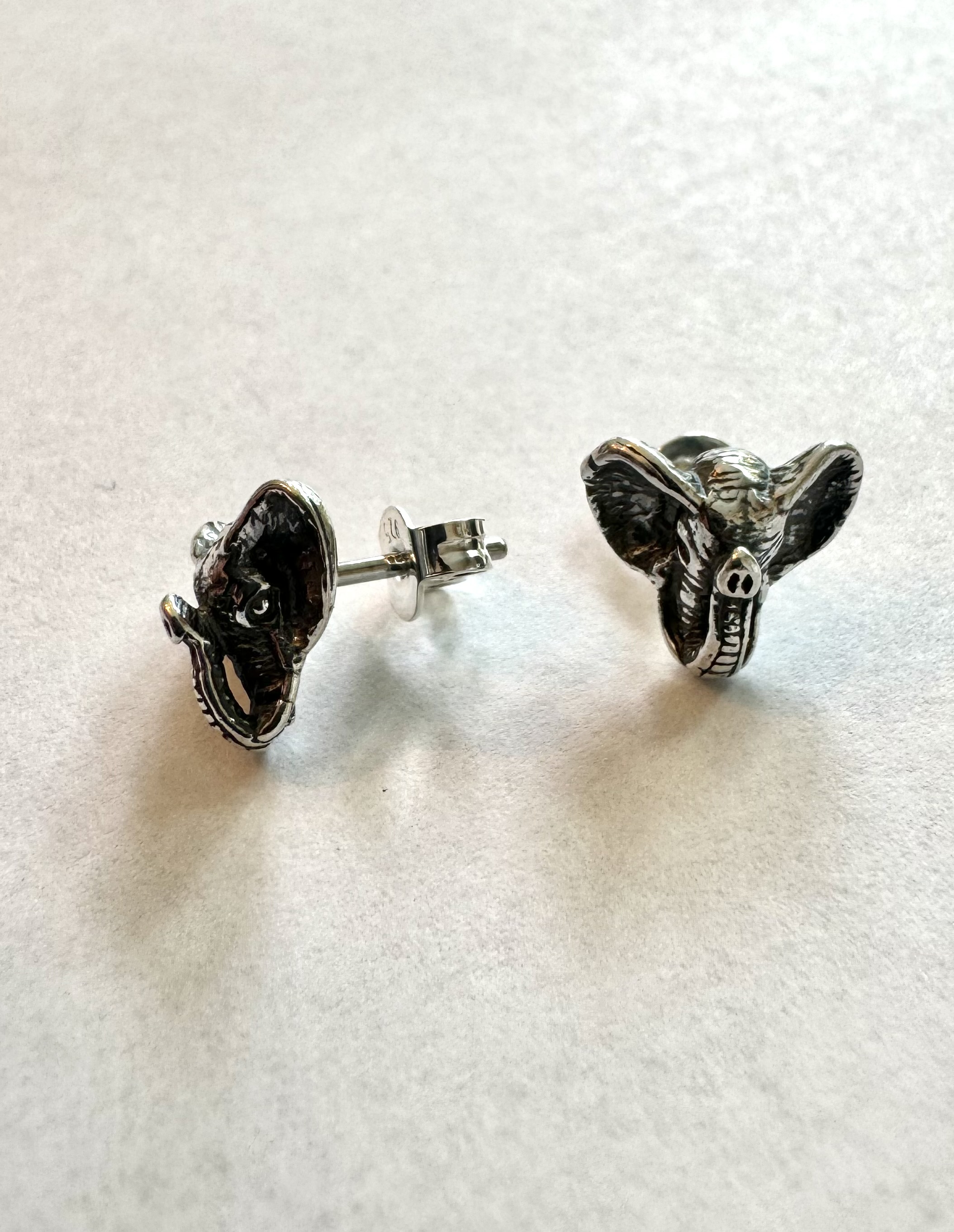 Zilver oorbel olifant
