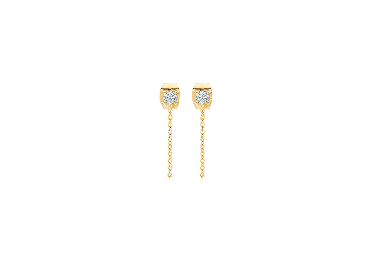 Deze prachtige Blush Oorknoppen zijn gemaakt van 14 karaat geelgoud en hebben een elegante uitstraling. De oorknoppen zijn voorzien van zirkonia stenen voor een subtiele sprankeling. De oorbellen zijn perfect voor zowel dagelijkse als speciale gelegenheden. Draag ze alleen voor een minimalistische look of combineer ze met andere sieraden voor een meer opvallende uitstraling. Met deze oorknoppen voeg je moeiteloos een vleugje glamour toe aan elke outfit.