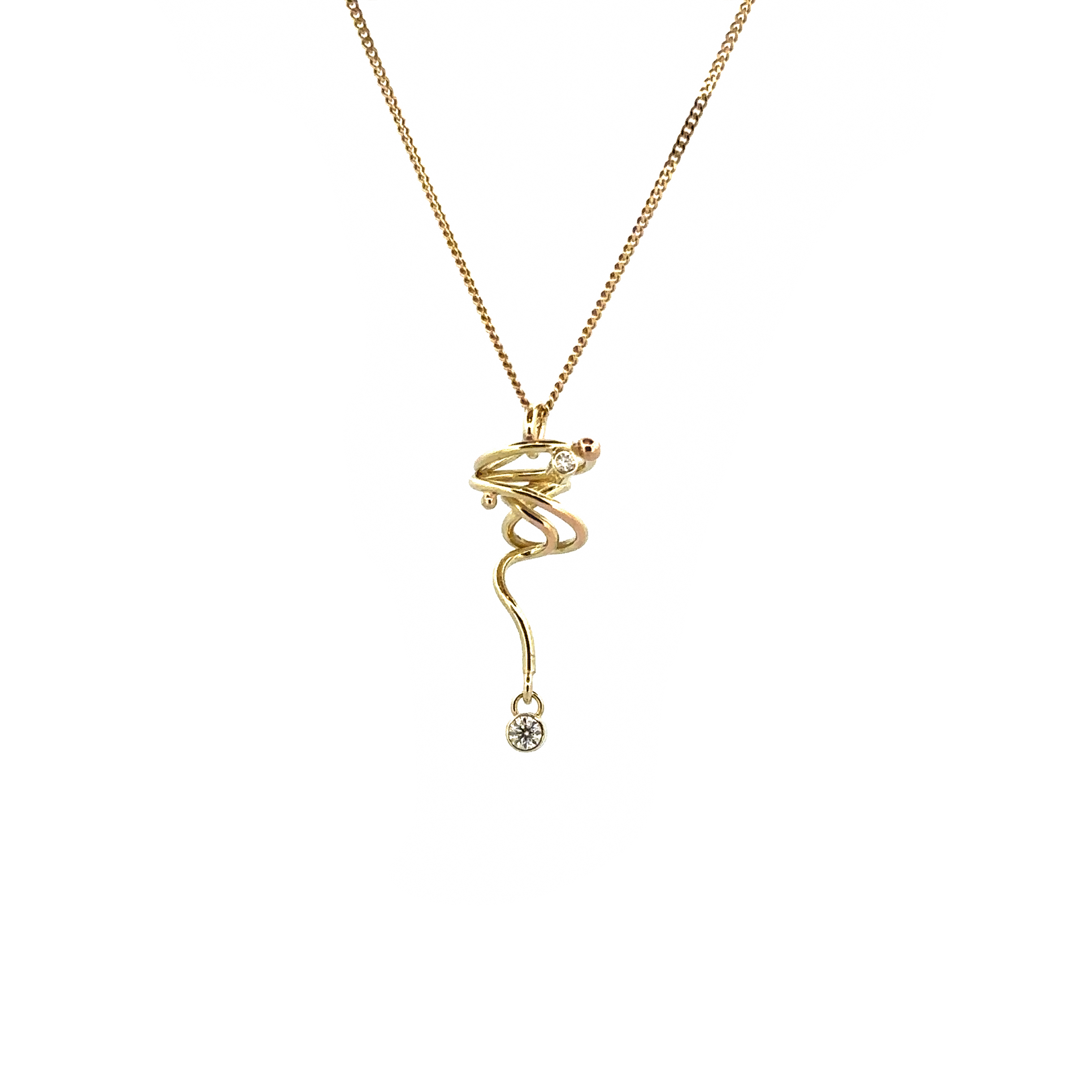 Deze sprookjesachtige gekrulde hanger met los bungelende edelsteen vangt de essentie van het magische in elk detail.
Draag het om je hals en laat de magische kracht van de edelsteen je begeleiden en voeg een vleugje fantasie toe aan je dagelijks leven.

Deze hanger wordt los verkocht of wil je er een bijpassende ketting van zilver of goud bij bestellen?

Maak een afspraak en kom deze sierlijke hanger passen! Of bestel haar gelijk, dan sturen we deze mooi verpakt naar je toe.