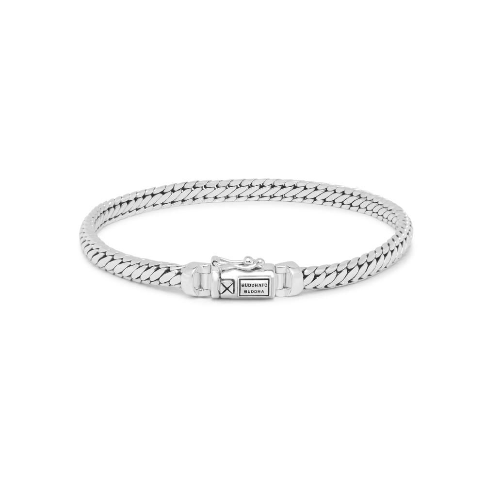 De Ben schakel is een iconische familie in de Heritage collectie. De Ben mini armband is een verfijnde mini variant van de populaire Ben schakel. Het is de smalste variant onder de zilveren Ben armbanden. Handgemaakt en tijdloos zoals alle Buddha to Buddha sieraden.

Maat	F
Collectie	Ben
Lengte cm	21
Slot	Bakslot met 8 sluiting
Materiaal	Zilver
Breedte mm	4.2
Geslacht	Unisex