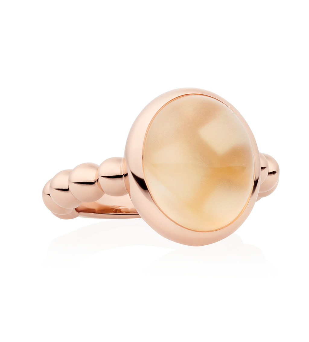 Ontdek de betoverende schoonheid van de Bron Sushi ring met artikelnummer/referentie 8RR4891CIC.

De Sushi ring is een meesterwerk dat pronkt met een prachtige cabochon geslepen citrien. De citrien, met zijn levendige kleur en zachte glans, voegt een warme en uitnodigende uitstraling toe aan de ring.

Bewonder de schoonheid van de cabochon geslepen citrien en voeg een vleugje luxe toe aan je stijl.

Je kunt deze ring veilig online bestellen of bewonderen in onze winkel in Sluis. Laat je verleiden door de magie van de cabochon geslepen citrien en maak een statement met deze prachtige ring.