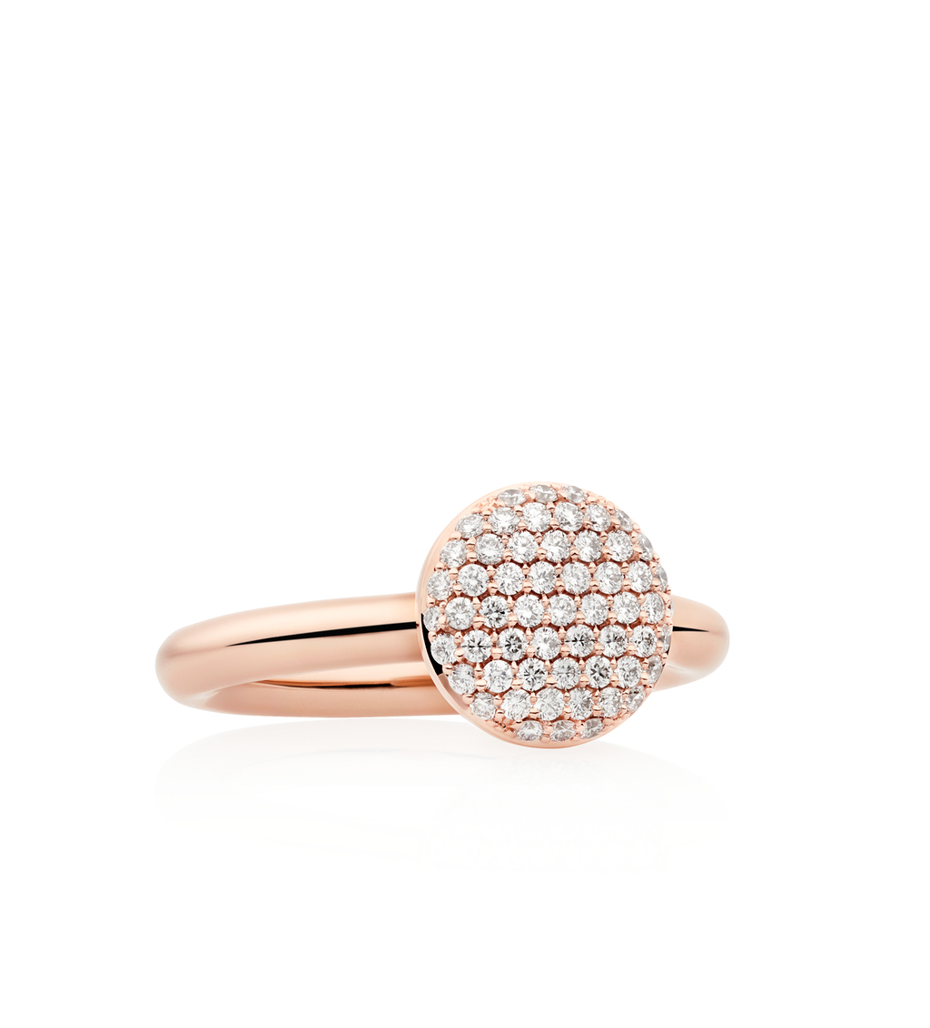 Fliers Juweliers presenteert met trots de Bron Stardust ring. Diamanten worden wel eens je beste vriend genoemd, en de diamanten in deze prachtige Stardustring vormen daarop zeker geen uitzondering. Ze vertegenwoordigen een vriendschap voor het leven.

De Stardust ring is vervaardigd van hoogwaardig 18 karaat roségoud en is verfraaid met schitterende diamanten. De diamanten in deze ring hebben een G-kleur en VVS-1 helderheid, en hebben een totaalgewicht van 0.43 karaat. Ze schitteren prachtig en voegen een tijdloze schoonheid toe aan de ring.

De referentie voor deze schitterende Bron Stardust ring is 8RR4899BR. Je kunt deze ring veilig online bestellen of bewonderen in onze winkel in Sluis.