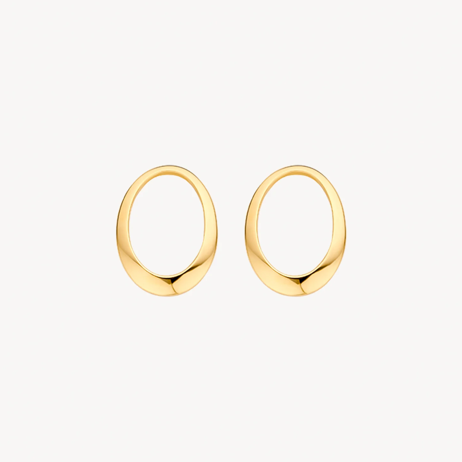 Combineer deze elegante charms met de natuurstenen oorbedels van Blush voor een even subtiele als opvallende look. Ze zijn gemaakt van 14k geelgoud, hebben een hoogte van 13 mm en een breedte van 10 mm en je hangt ze eenvoudig aan je oorringen.