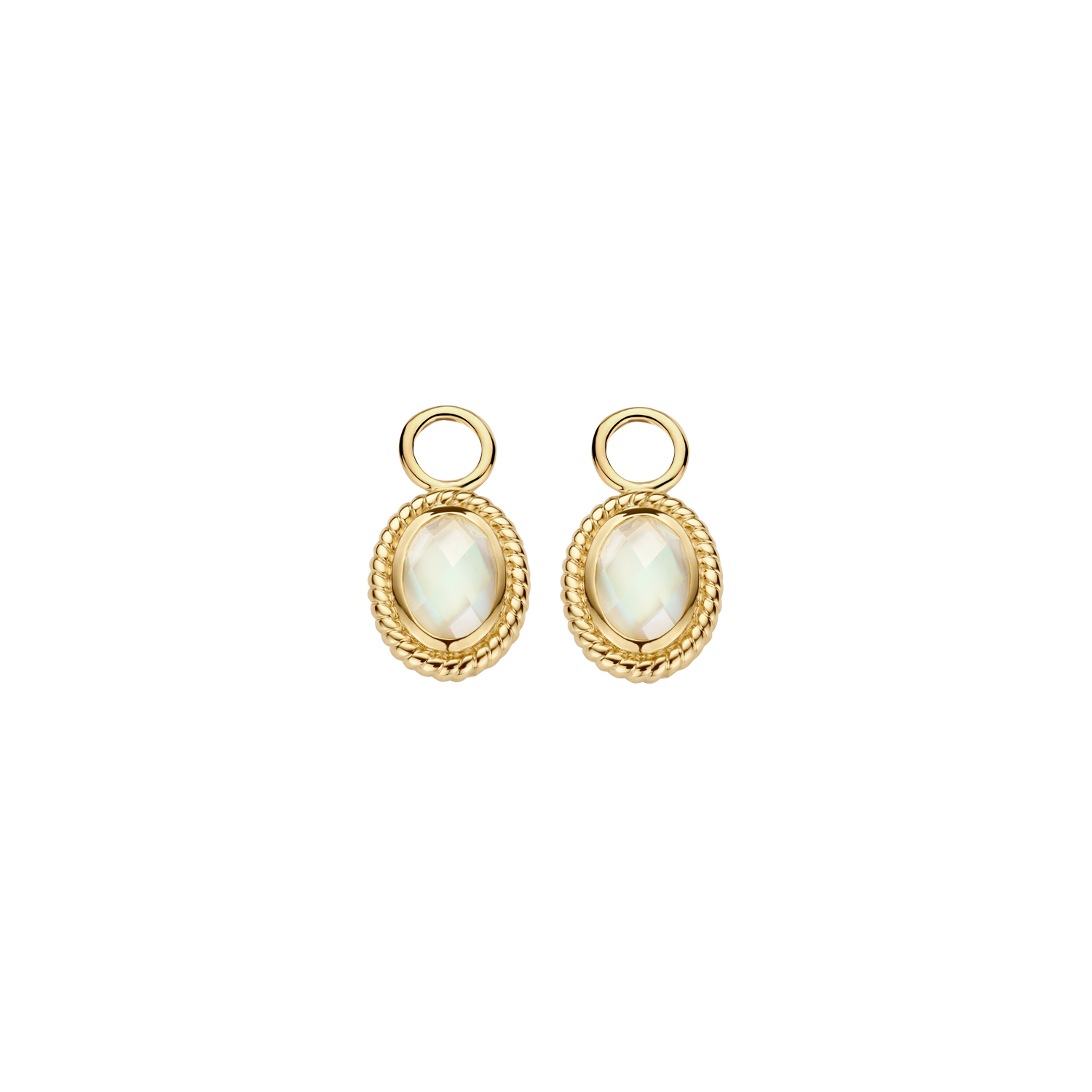 De Blush Oorbedels, modelnummer 9091YMQ, zijn prachtige, ovaalvormige oorbellen van 14 karaats goud, goudkleurig en nikkelvrij. Met een sierlijke afmeting van 6,3 mm, stralen ze elegantie uit. Perfect te dragen bij zowel formele als casual gelegenheden, voegen deze oorbellen een vleugje verfijning toe aan elke look. Bestel nu voor een tijdloze toevoeging aan uw sieradencollectie!
