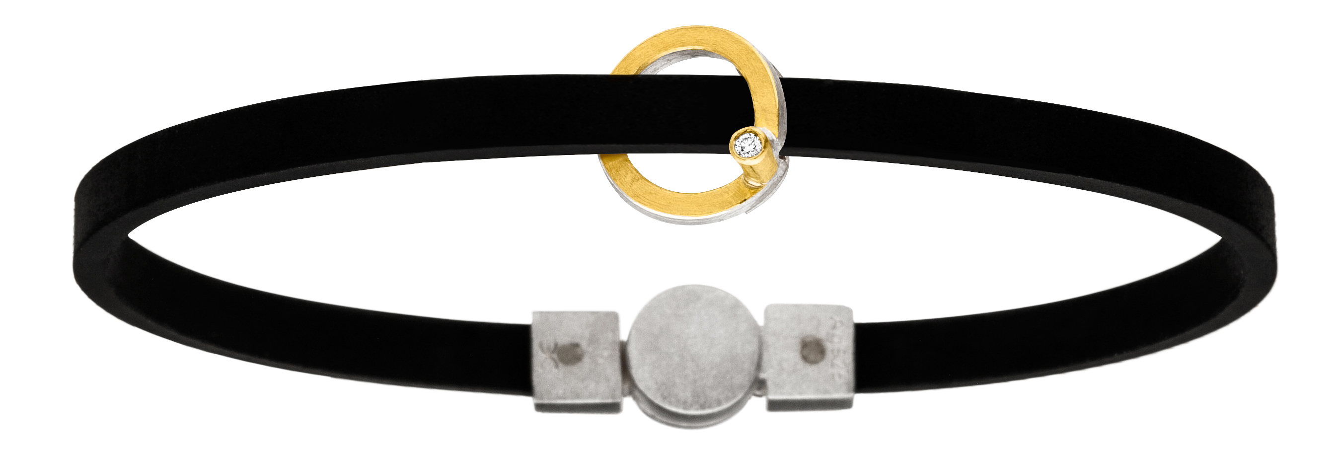 Manu Schmuck rubberen armband met zilveren slot en ring afgewerkt met 22kt. goud en een 0.02ct. diamant.