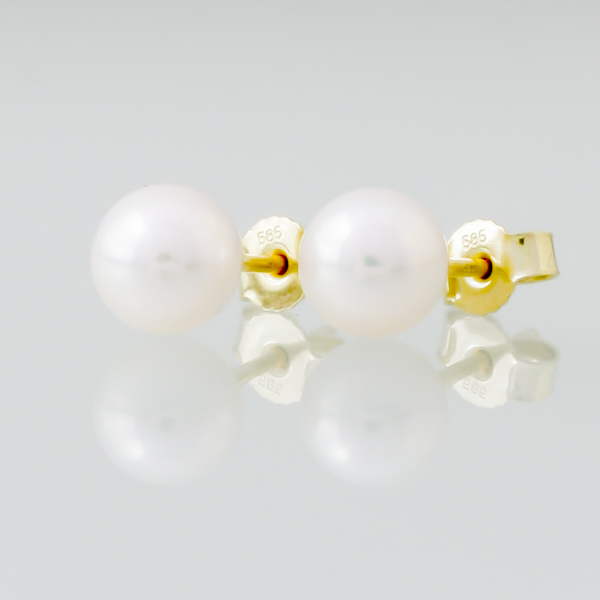 Kobu Parels gouden oorstekers met akoya parel van 7mm.
