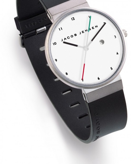 De New collectie is de meest beroemde collectie van Jacob Jensen. Met de collectie werd in 2012 de begeerde Red Dot Design Award gewonnen, omdat de jury onder de indruk was van het minimalistische ontwerp, dat in al haar eenvoud zorgt voor een verscherpte perceptie van de essentie. De Jacob Jensen  733 is een horloge met een witte wijzerplaat. De karakteristieke dubbele secondewijzer is aan een kant rood, in het midden wit en aan de andere kant groen. De kast van het horloge is van mat roestvrij staal en aan het horloge zit een zwart rubberen horlogeband, die door de bijzondere bevestiging eenvoudig (zelf) uit te wisselen of te vervangen is. Het 36 millimeter brede horloge heeft mineraal glas en een betrouwbaar Zwitsers Ronda quartz uurwerk, dat naast de tijd, ook de datum aangeeft. Van de Jacob Jensen  733 is ook een grotere variant, de JJ 703, en een kleinere variant, de JJ 743.