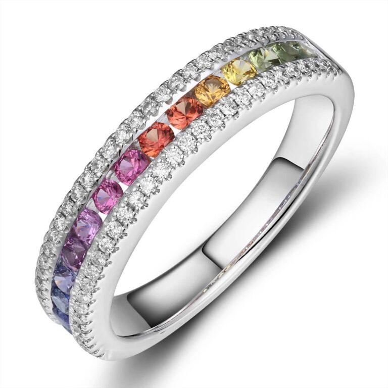18 krt witgouden ring met 62 briljant geslepen diamanten, totaal 0.22ct, SI/G en 15 saffieren in regenboogkleuren, totaal 0.52 ct.