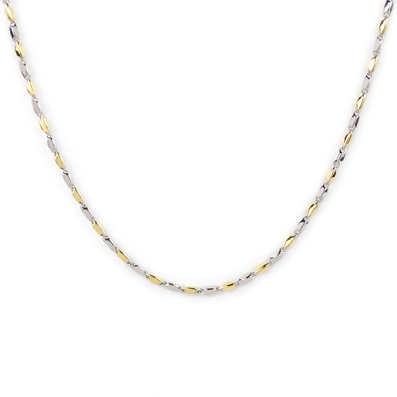 Een 14 kt. bicolor gouden ketting opgebouwd uit vierkante afgeronde schakels, vervaardigd uit wit- en geelgoud. De ketting is uitgevoerd met een karabijnsluiting. Bijpassend bij de ketting uit de Monzario collectie is ook een armband verkrijgbaar. Afmetingen: breedte: 2,9 mm., lengte: 45 cm.

