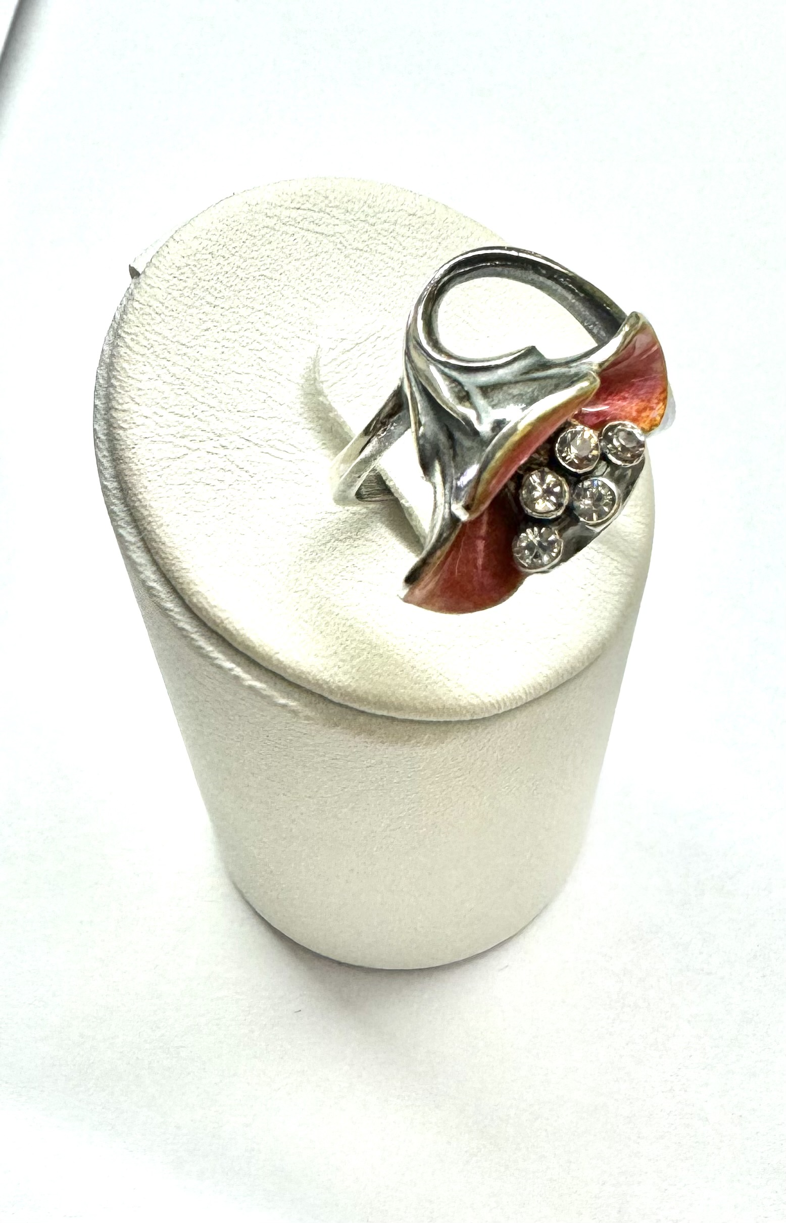 Zilveren ring rode bloem
