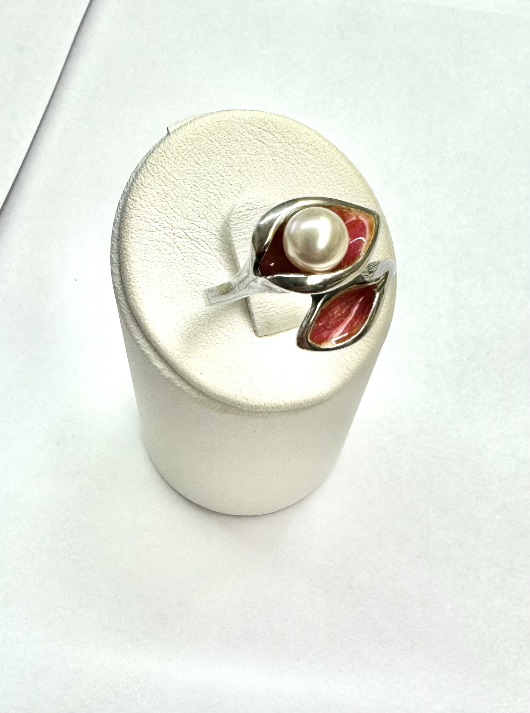 Zilveren ring aronskelk roze emaille