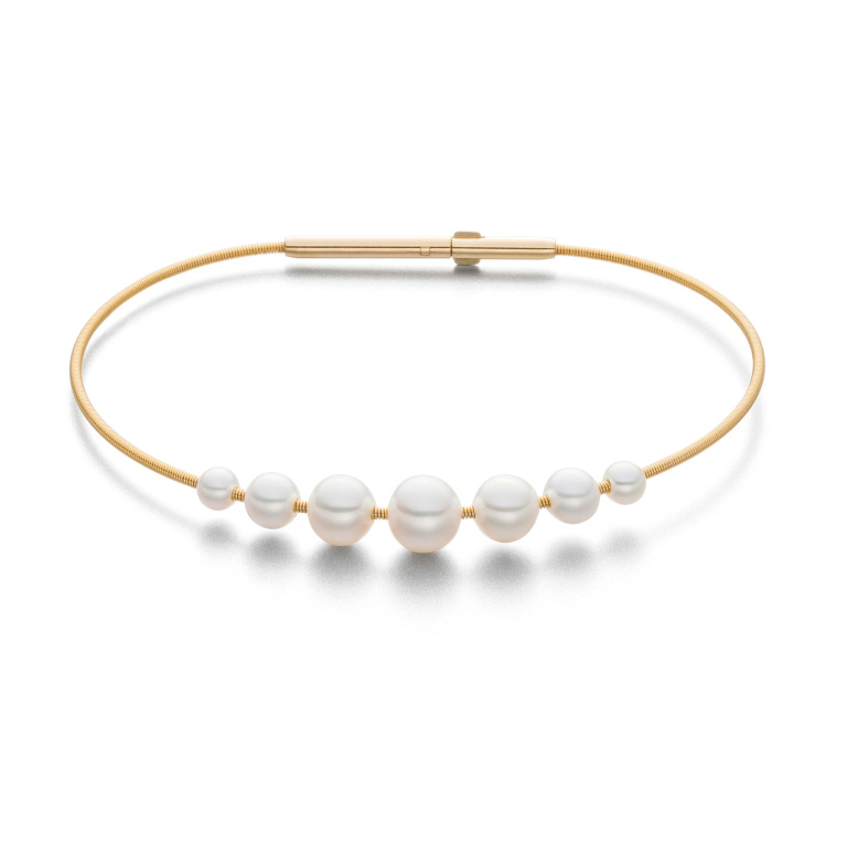 Een staal vergulde armband Eva Strepp model Glow met 7 zoetwater parels.