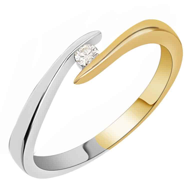 Klemzetting solitair dames (aanzoeks)ring.
14 karaat geel goud.
Bezet met briljant geslepen diamanten.
0.05 CT G-SI Briljant cut


Deze ring is tevens leverbaar in:
Geel goud
Rosé goud 
Wit goud 

(Al onze diamanten sieraden worden gecertificeerd geleverd)    