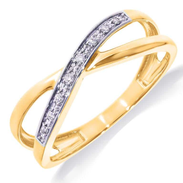 14 kr gouden crossover dames ring.
Bezet met briljant geslepen diamanten.
0.05 CT 
H-SI 
(Al onze diamanten sieraden worden gecertificeerd geleverd)