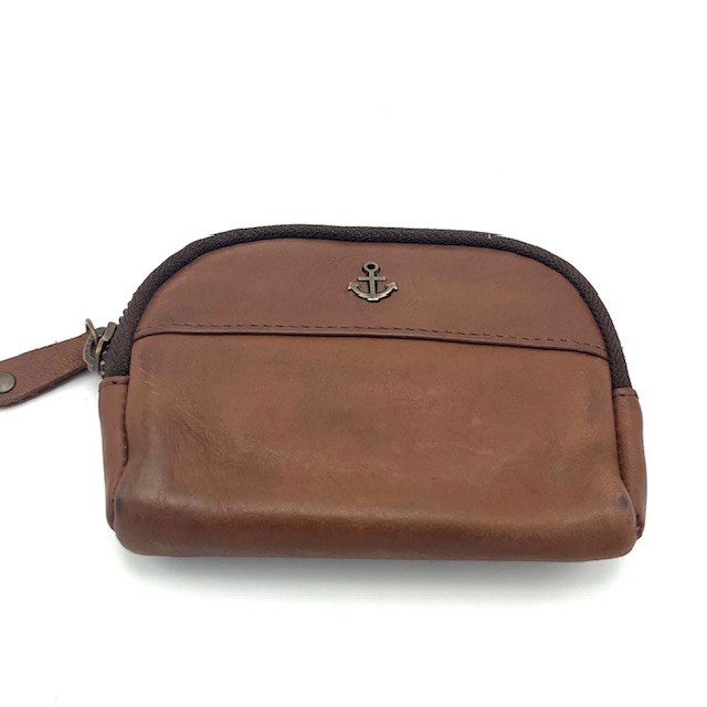 Portemonnee en sleuteletui in 1. Bied ruimte voor 4 pasjes, muntjes en een aantal sleutels.

Afmetingen:
Hoogte 19cm x breed 12cm 