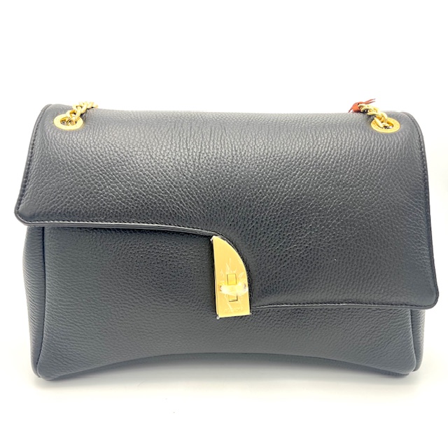 Ruime tas met tussenvak.

Afmetingen:
Hoogte 23cm x breed 34cm x diep 11cm