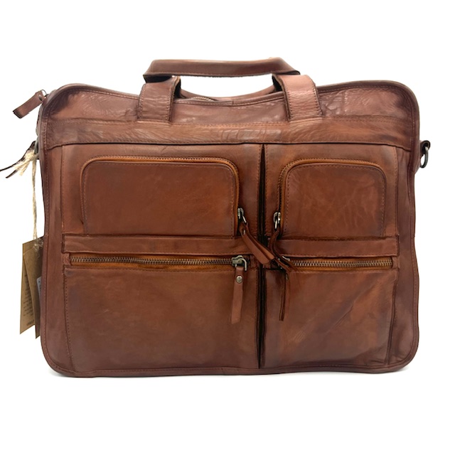 Deze werktas heeft twee grote hoofdvakken, een achtervak en diverse voorvakken.
Geschikt om een 15Inch laptop in op te bergben.

Afmetingen:
Hoogte 32cm x breed 40cm x diep 13cm