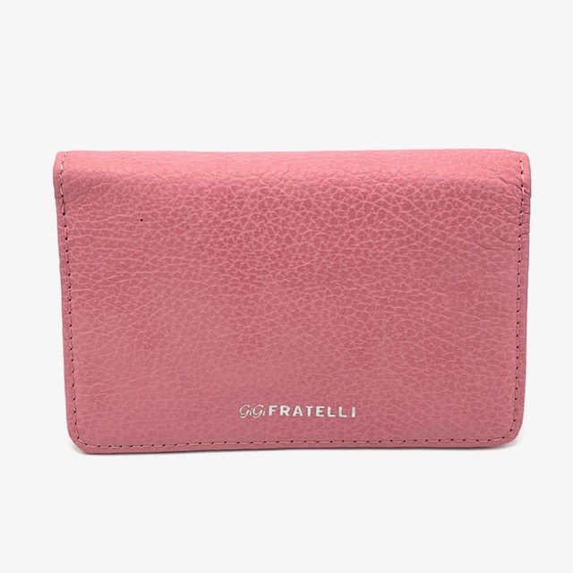 Portemonnee - leder - 8 CC - mini 

Afmetingen: 9 x 14 cm
Materiaal: Italiaans rundleder

Deze super compacte portemonnee van het Nederlandse merk Gigi Fratelli biedt plaats aan 8 kaarten en brief geld. Op de buitenzijde is ook een apart ritsvak voor kleingeld uitgewerkt