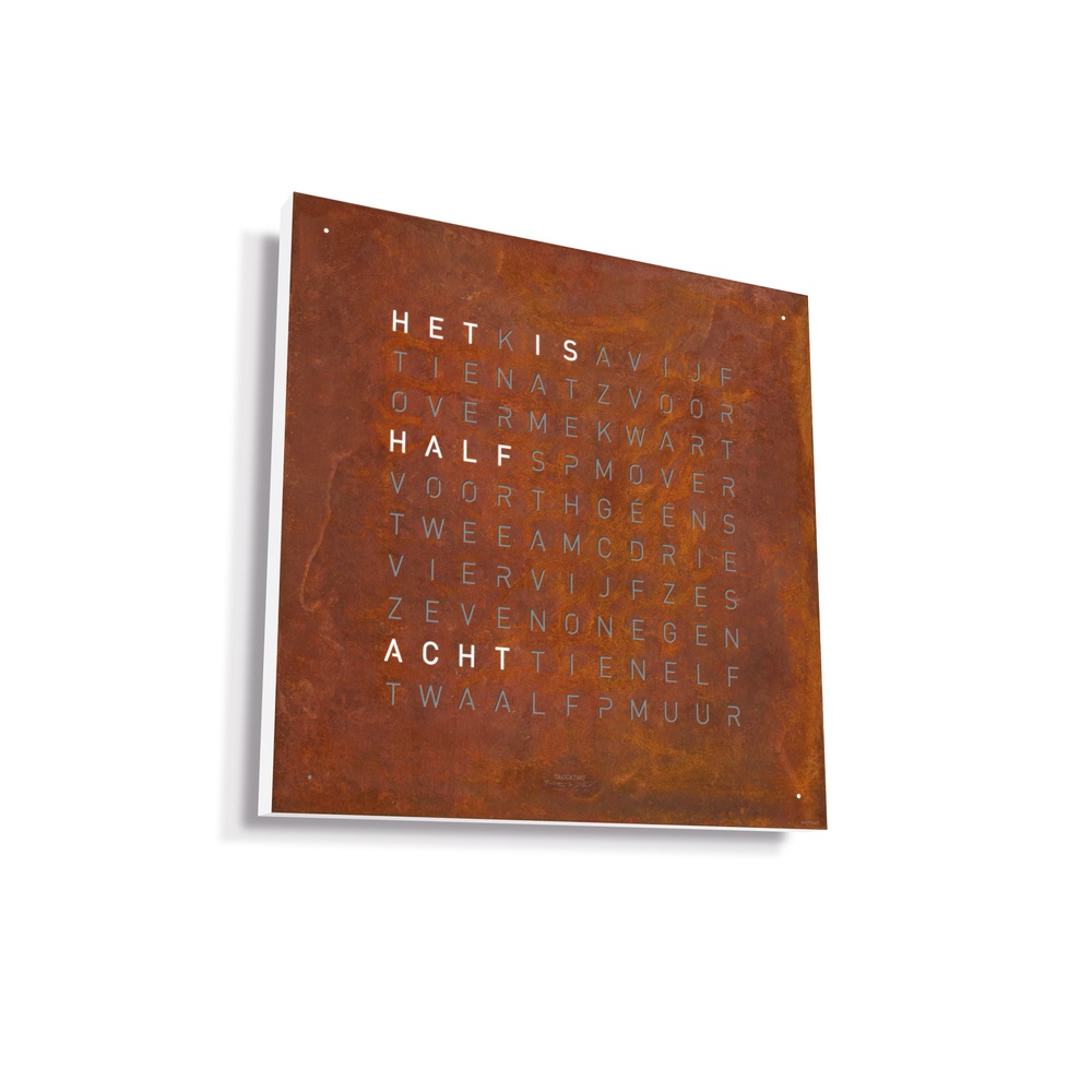 Qlocktwo - LARGE CREATOR'S EDITION ROEST - (H × B × D): 900 × 900 × 32 mm Elke QLOCKTWO CREATOR´S EDITION ROEST is gemaakt van onbewerkt staal dat met de hand wordt geroest in een complexe procedure. Onze ambachtslieden beslissen voor elk stuk afzonderlijk wanneer het een perfect oppervlak heeft bereikt en de mooiste varianten van rode en bruine tinten.