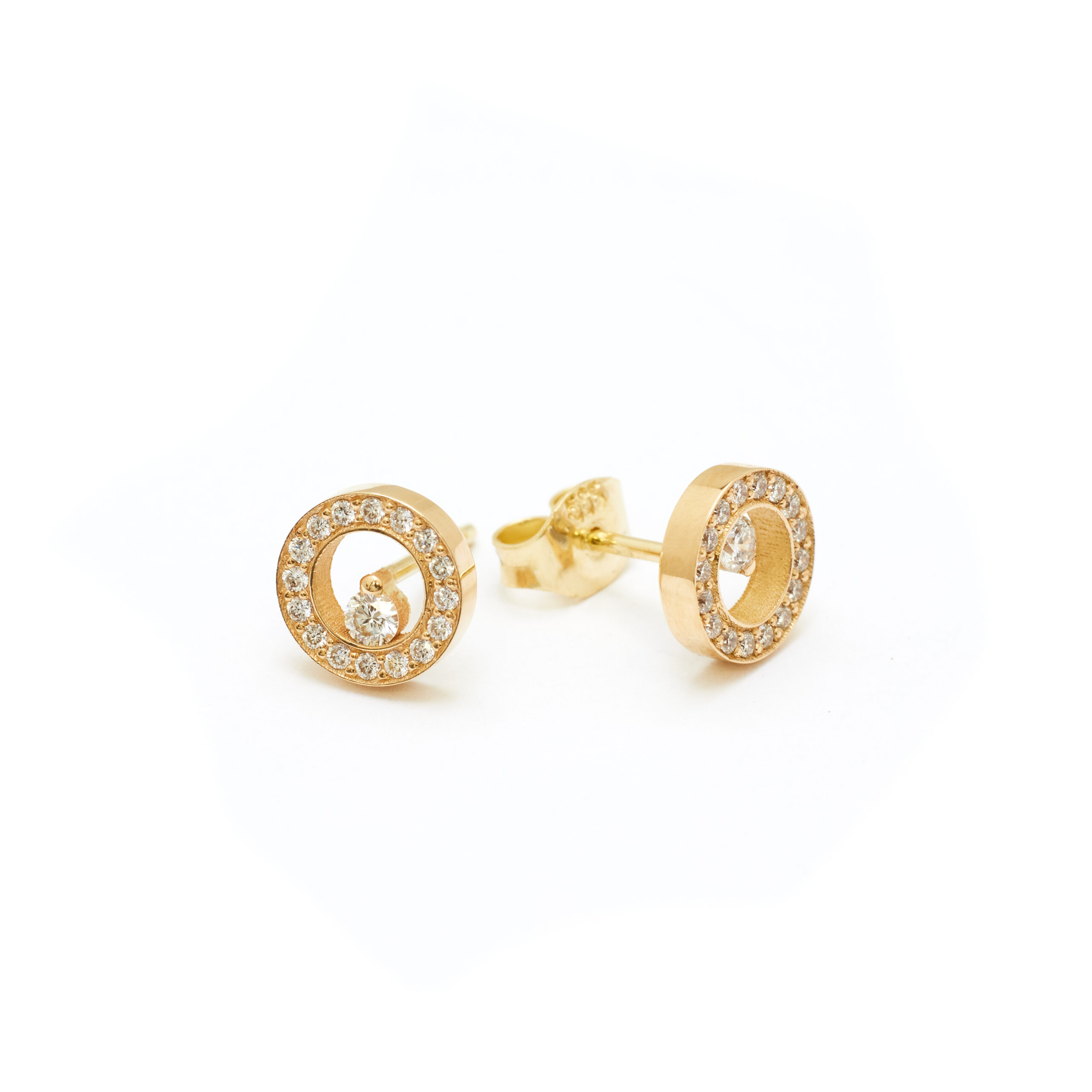 Minioro - 14kt geelgouden oorstekers bezet met briljant geslepen diamanten - 11158
